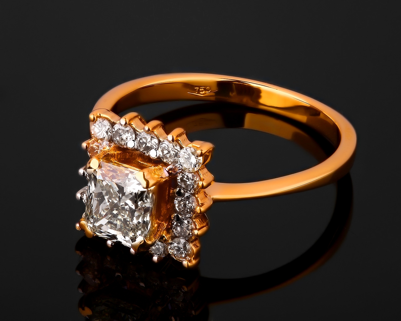 Великолепное золотое кольцо с бриллиантами 1.81ct