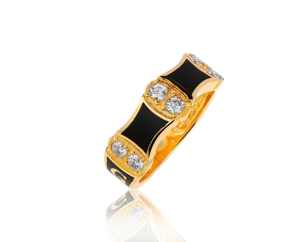 Притягательное золотое кольцо с бриллиантами 0.67ct