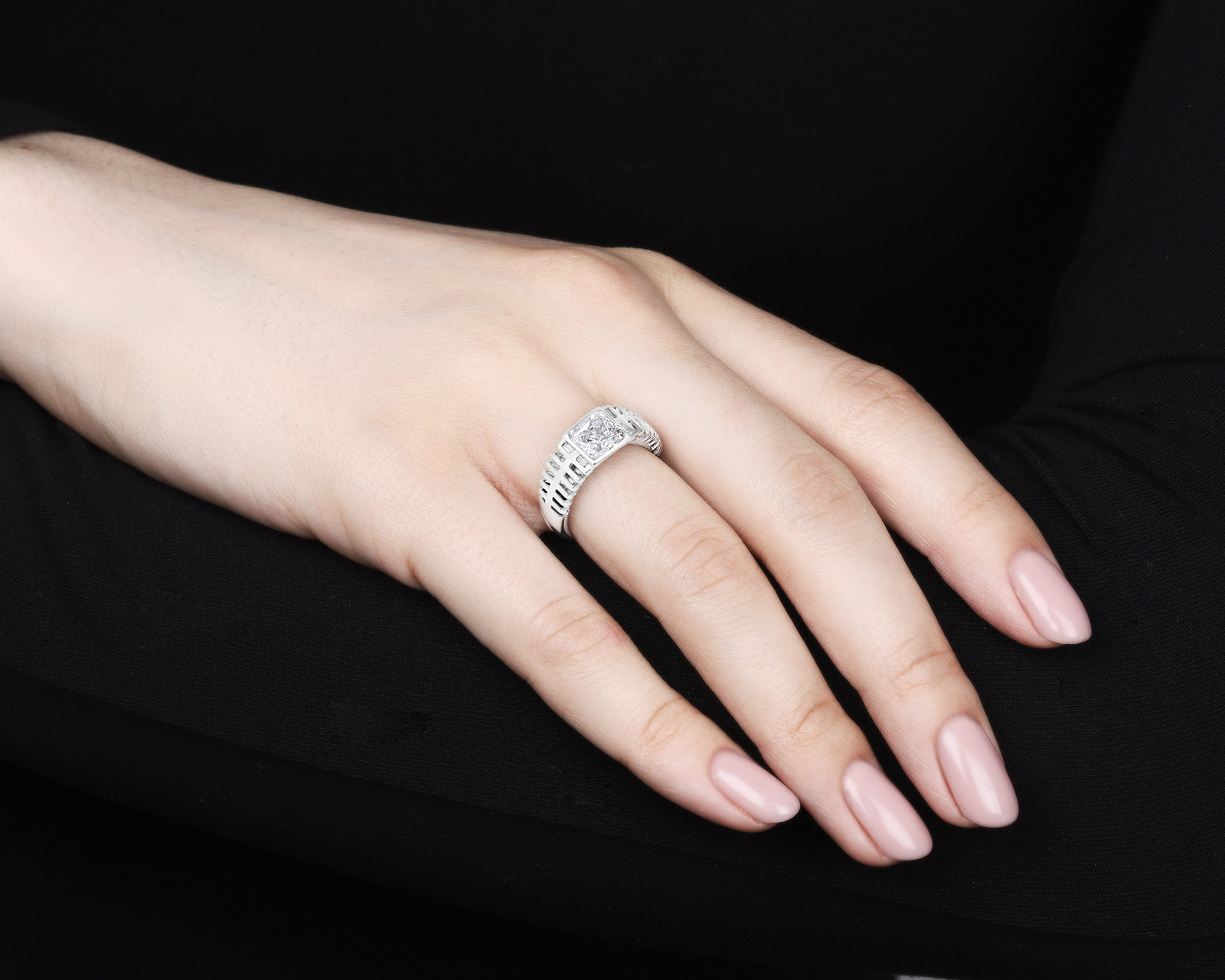 Эксклюзивное платиновое кольцо с бриллиантами 1.74ct