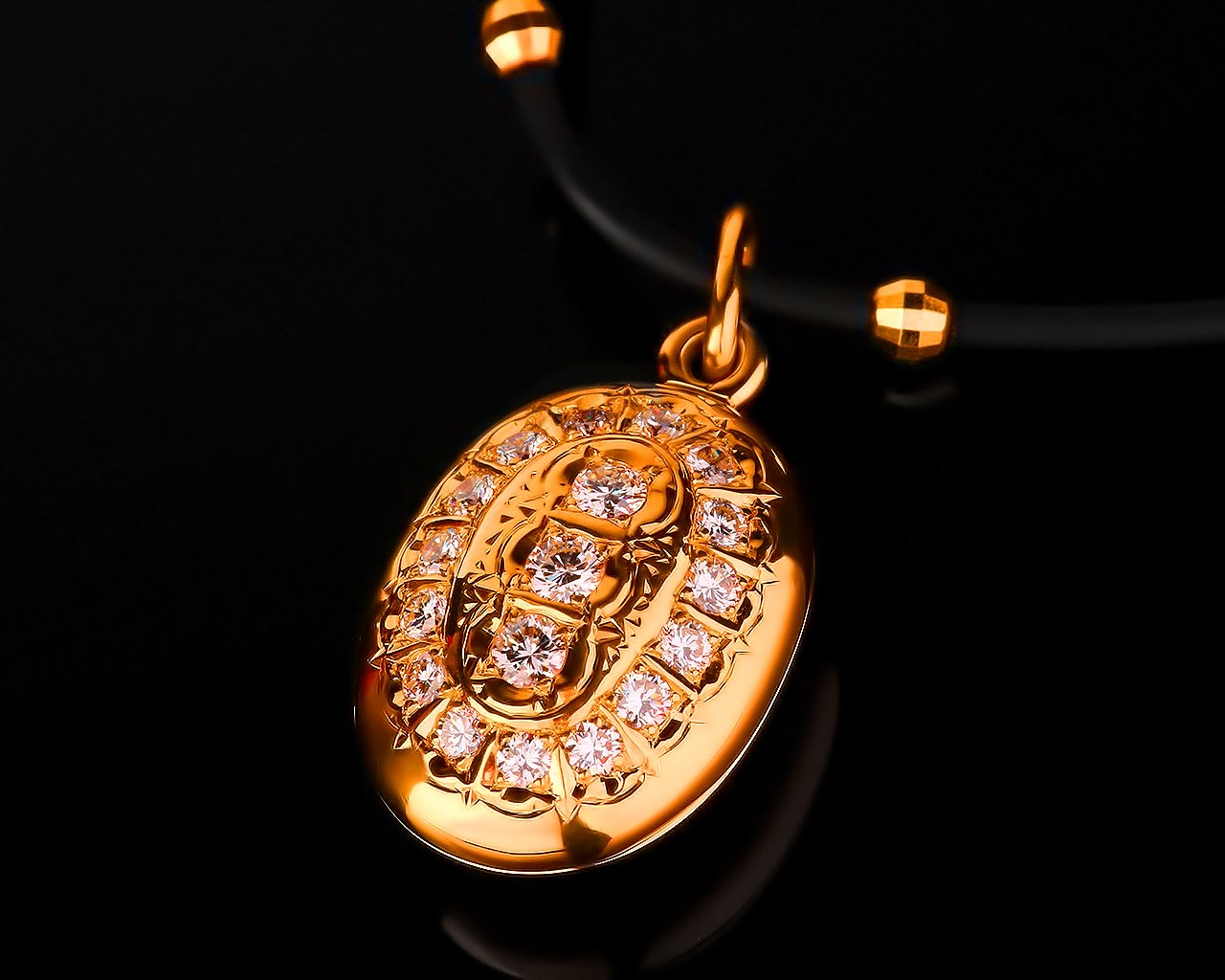 Золотой открывающийся медальон с бриллиантами 190717/3