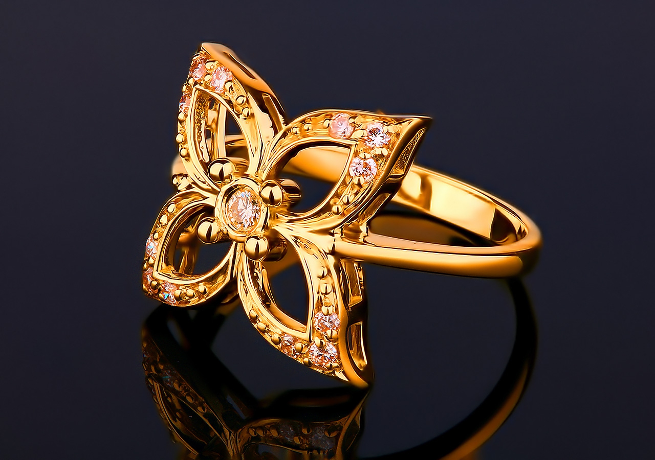 Великолепное золотое кольцо с бриллиантами 0.24ct