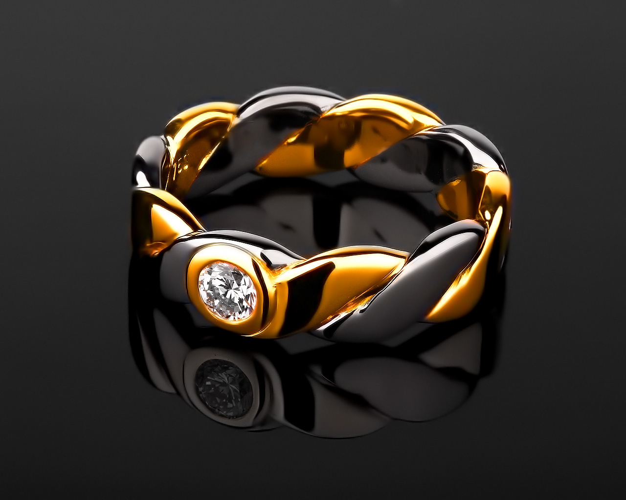 Узорное золотое кольцо с бриллиантом 0.15ct