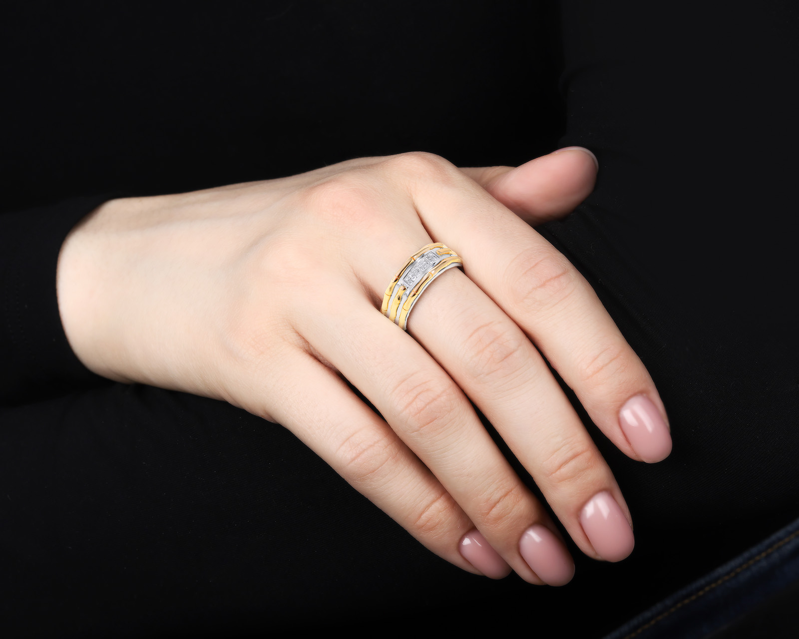 Достойное золотое кольцо с бриллиантом 0.40ct