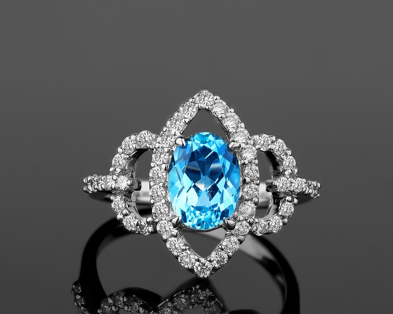 Золотое кольцо с топазом и бриллиантами 0.50ct 210318/9
