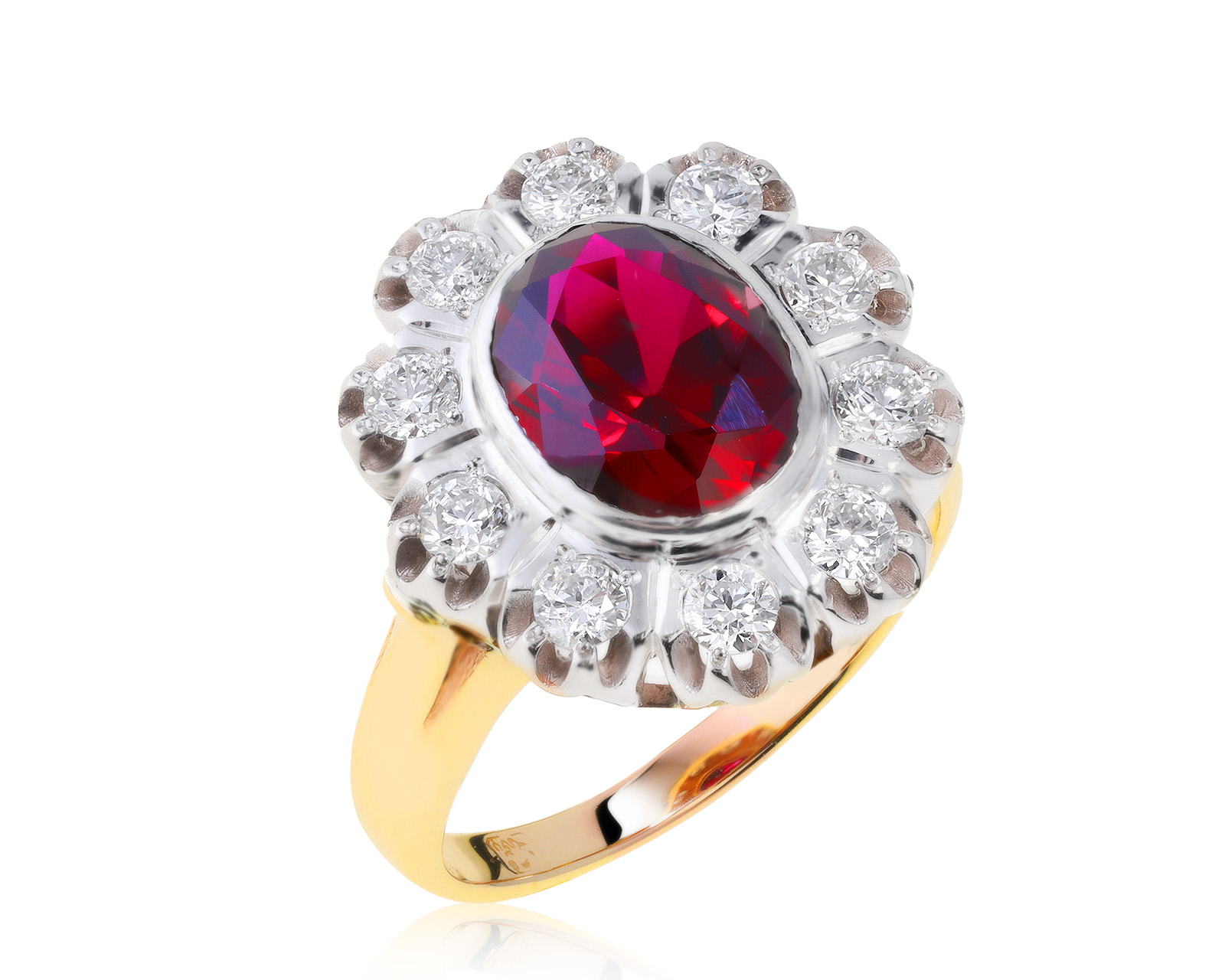 Изящное золотое кольцо с бриллиантами и рубином