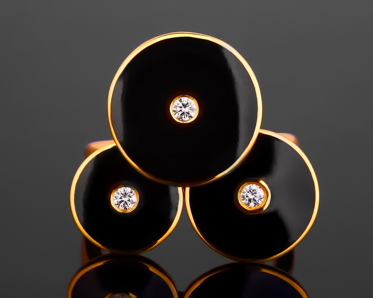 Прекрасное золотое кольцо Faberge