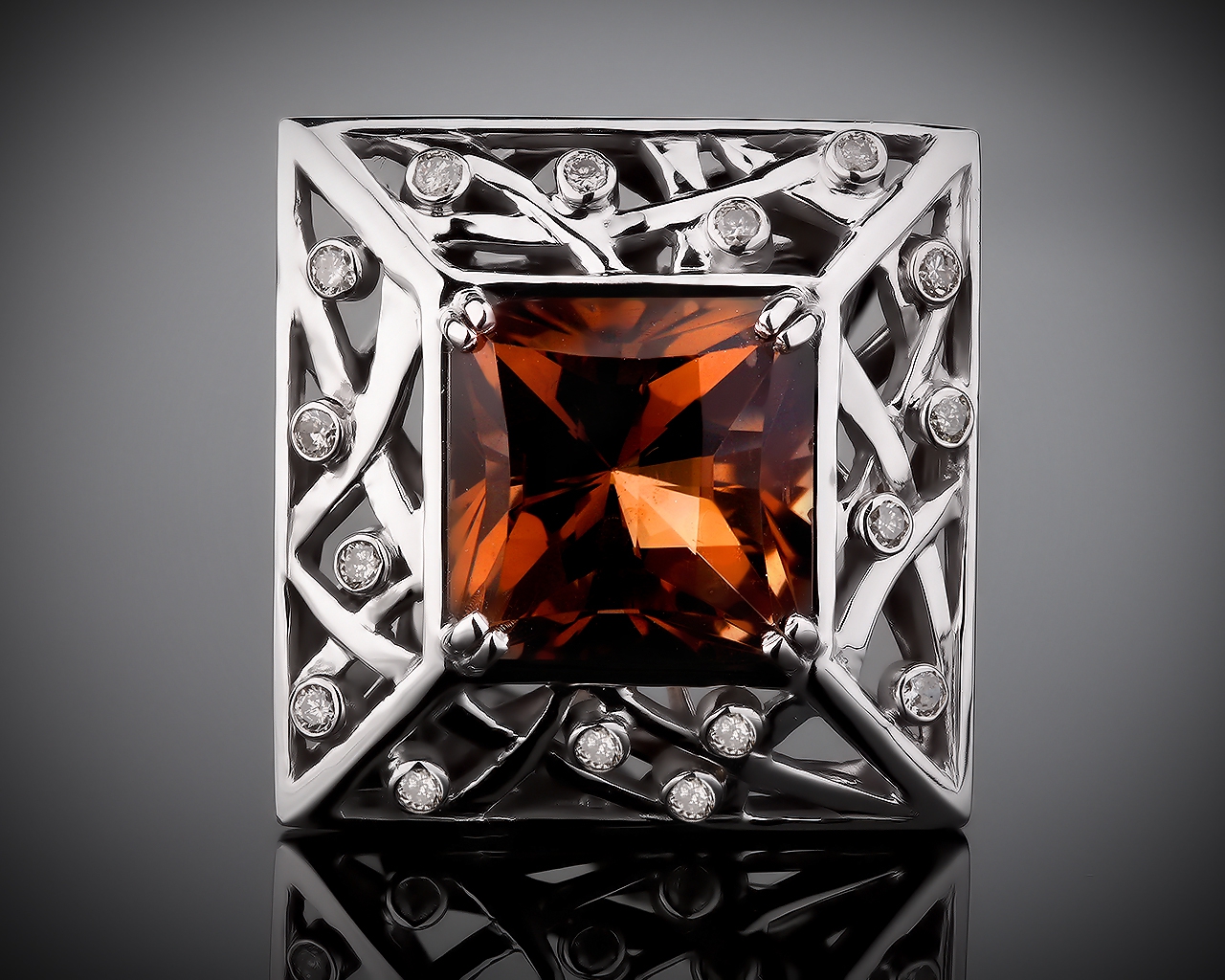 Великолепное золотое кольцо с дымчатым кварцем 291116/9