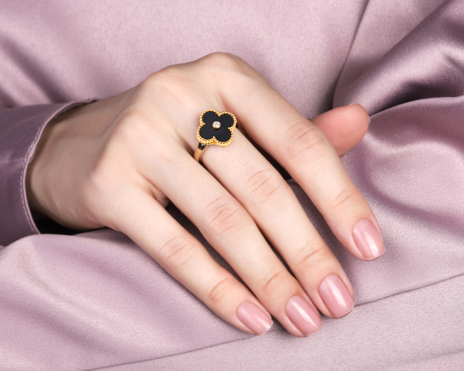 Оригинальное золотое кольцо Van Cleef & Arpels Alhambra