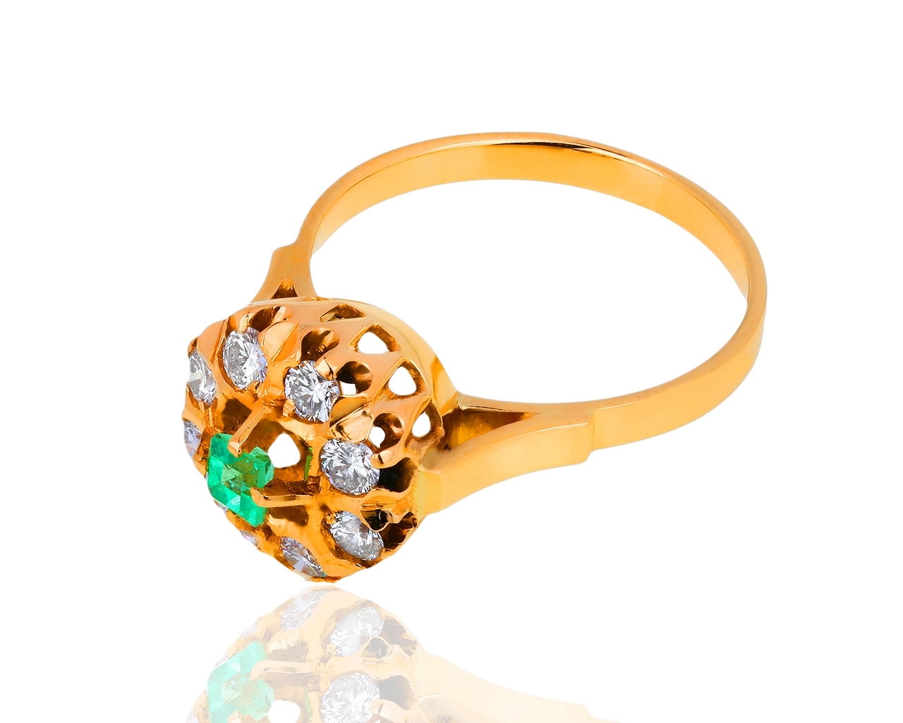 Классическое золотое кольцо с изумрудом и бриллиантами 0.50ct
