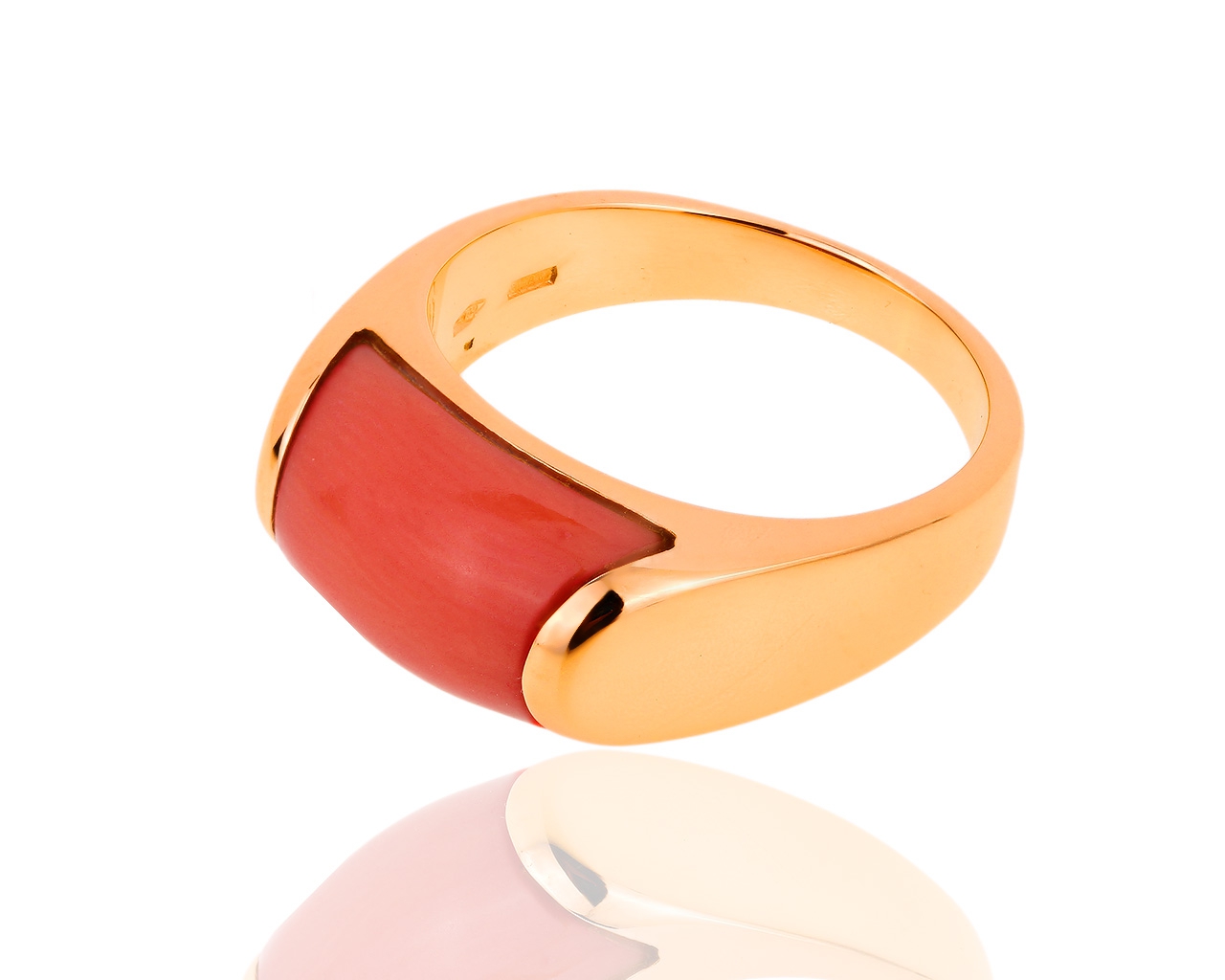 Превосходное золотое кольцо с кораллом Bvlgari Tronchetto