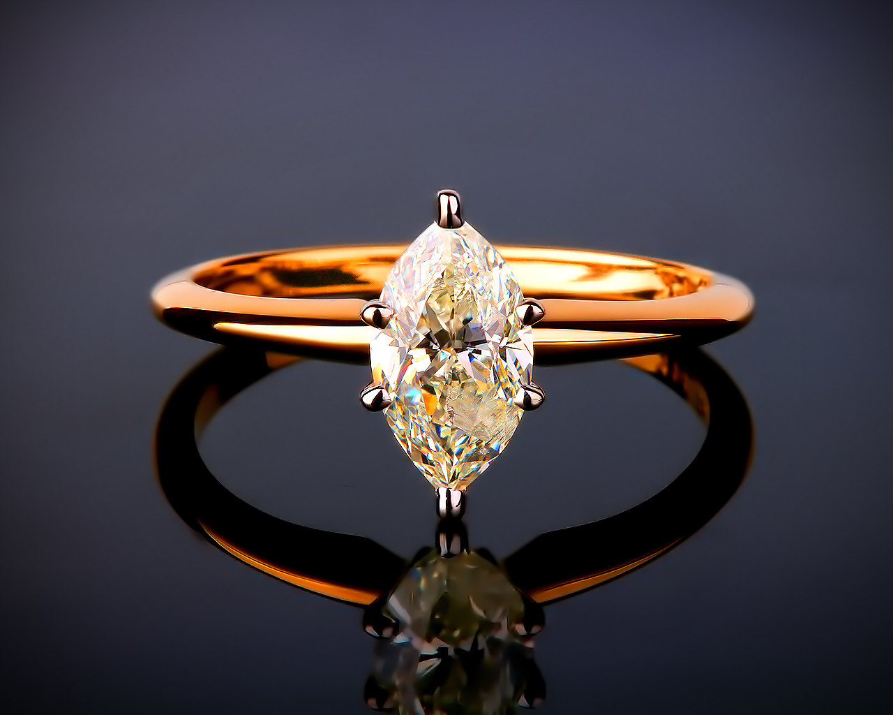Чарующее золотое кольцо с бриллиантом 0.95ct