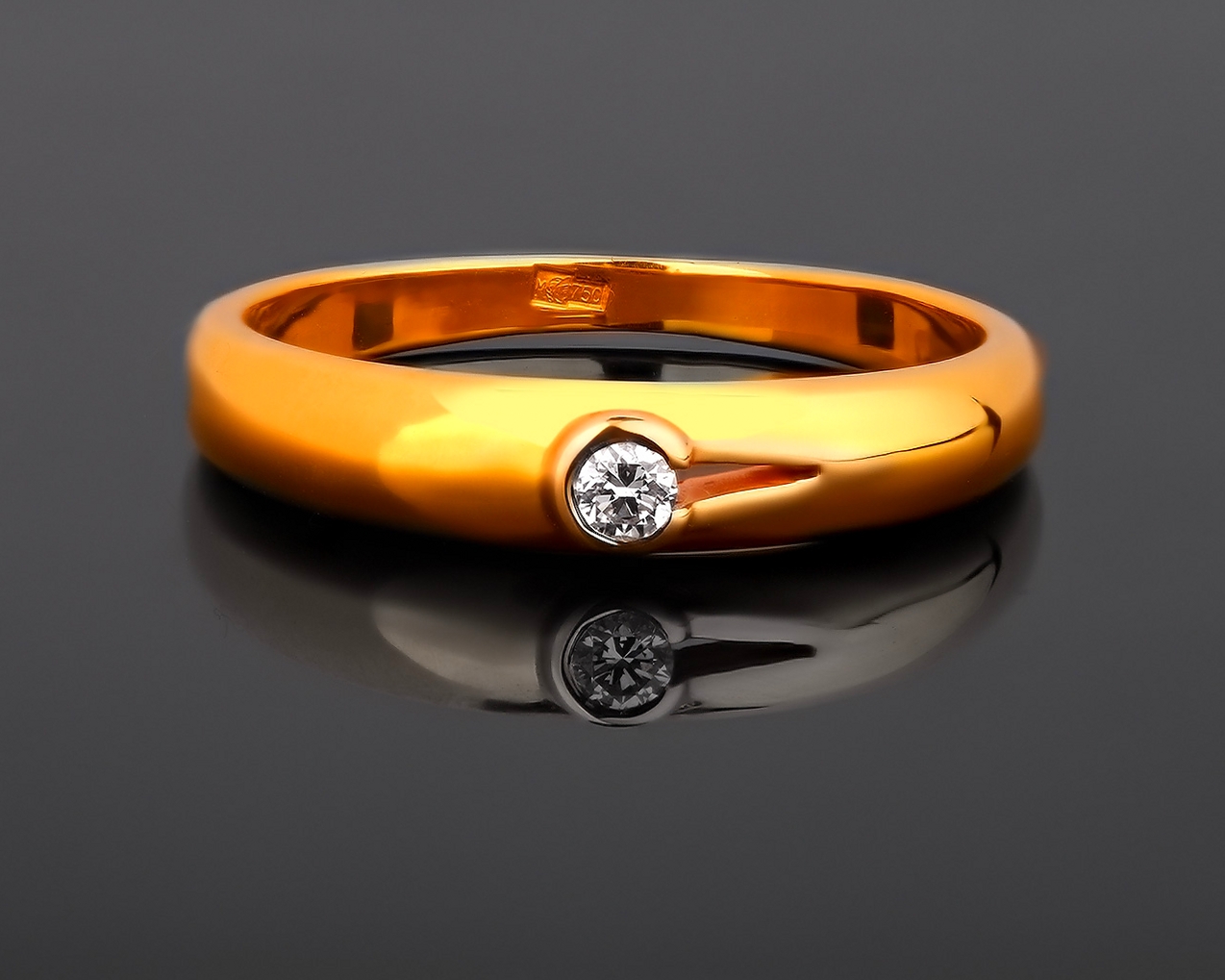 Золотое кольцо с бриллиантом 0.05ct 130916/15