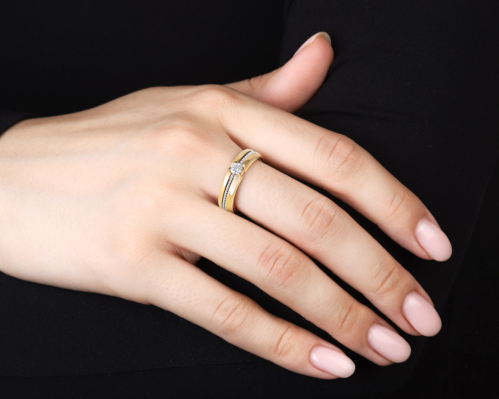 Стильное золотое кольцо с бриллиантом 0.25ct