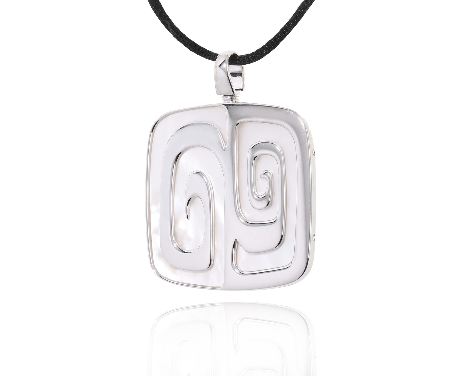 Оригинальный золотой кулон с перламутром 60.15ct Bvlgari 080523/2 Оригинальный золотой кулон с перламутром 60.15ct Bvlgari 080523/2