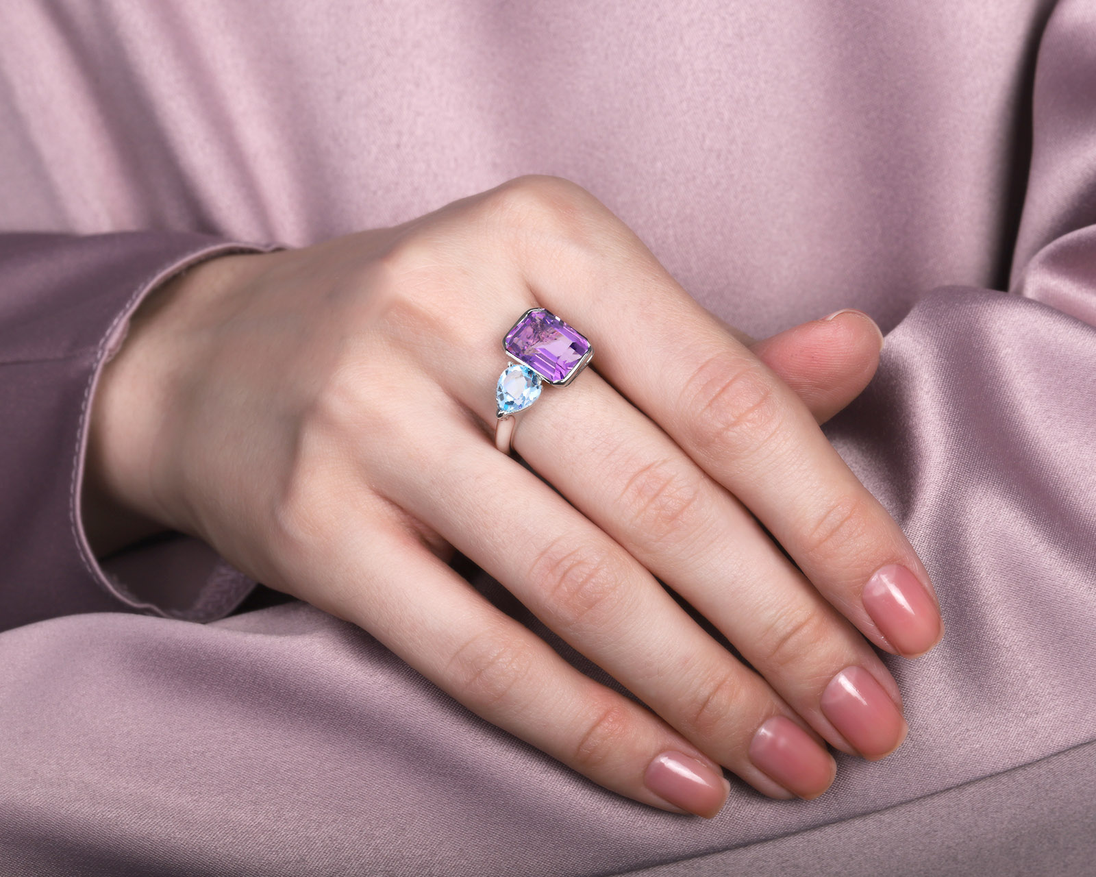 Золотое кольцо с аметистом 4.25ct и топазом 1.49ct