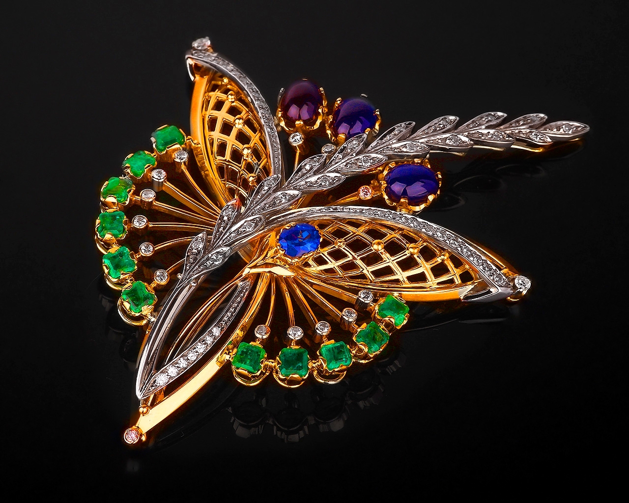 Бриллиантовая брошь с сапфирами и изумрудами 050917/2