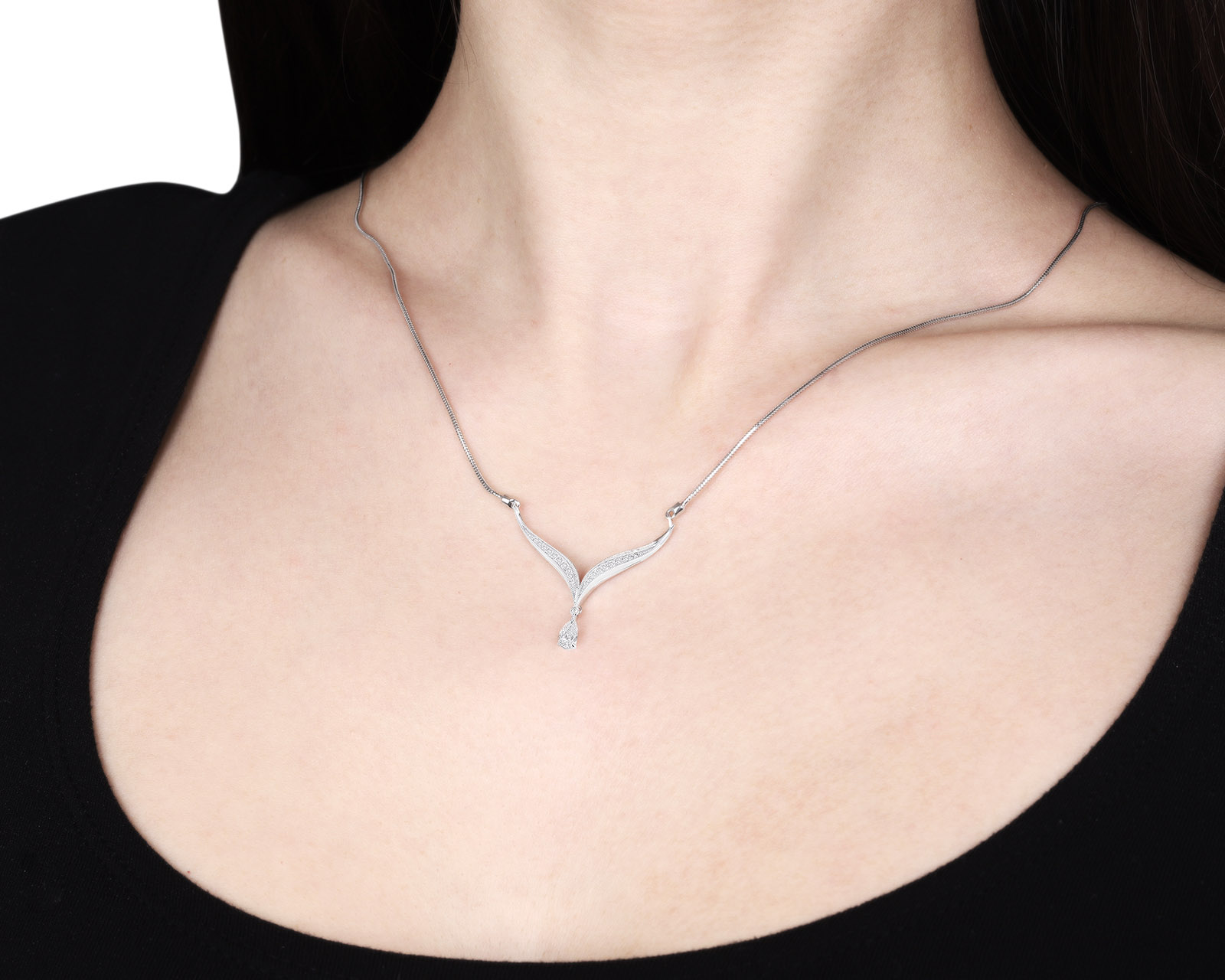 Достойное золотое колье с бриллиантами 0.30ct