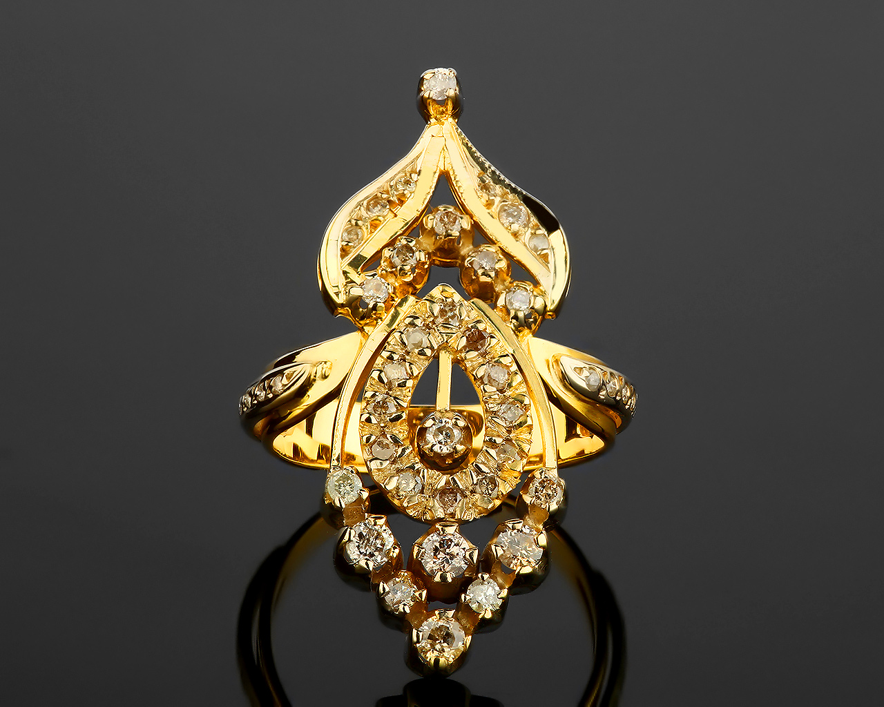 Золотое кольцо с бриллиантами 0.70ct