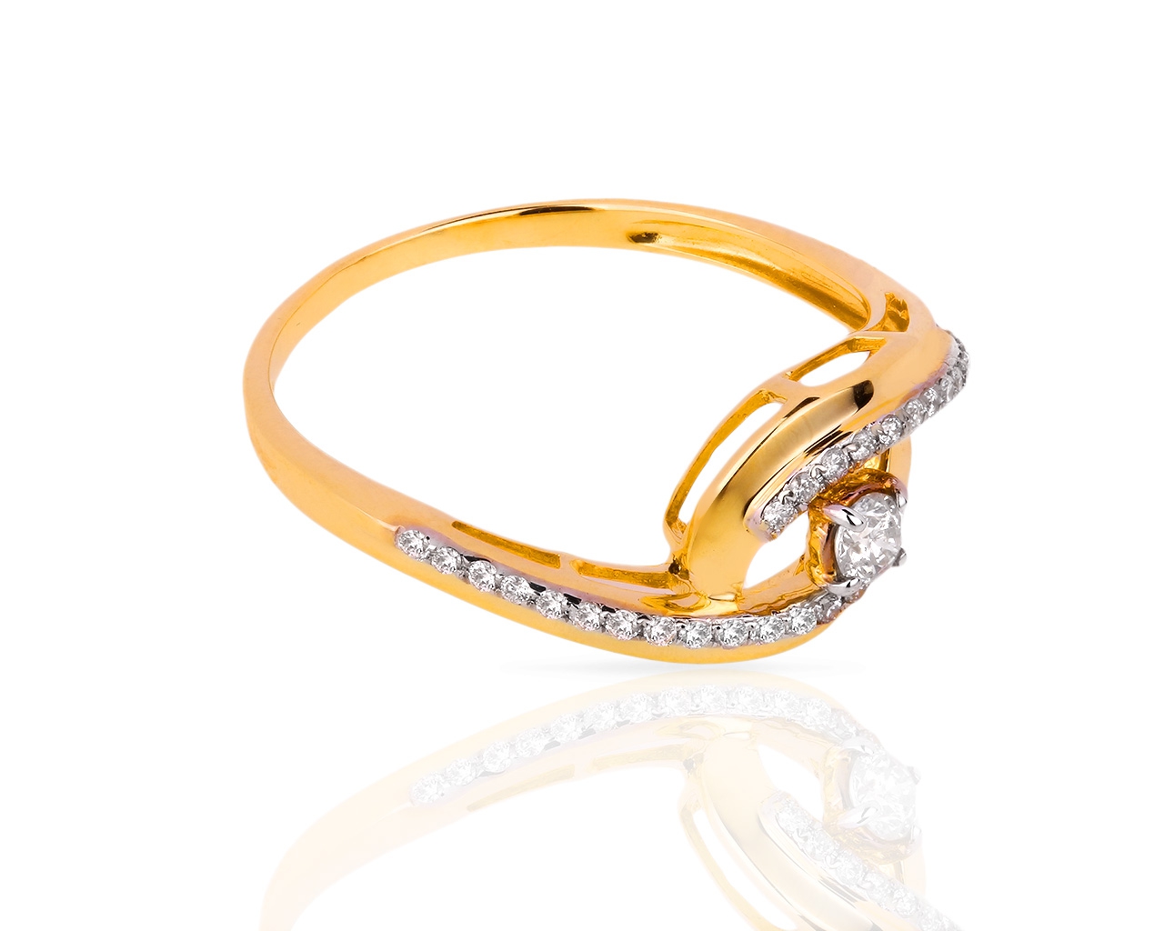 Интересное золотое кольцо с бриллиантами 0.19ct