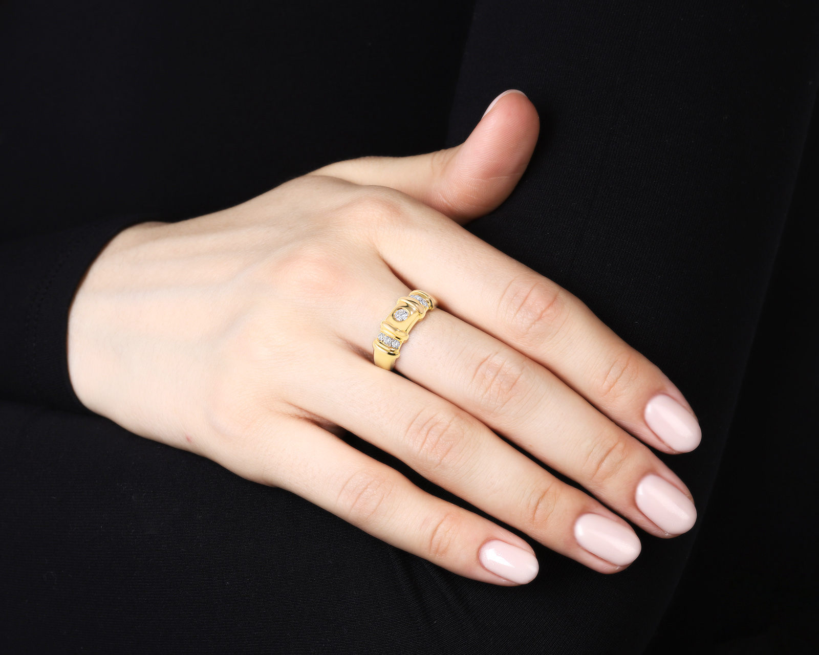 Изысканное золотое кольцо с бриллиантами 0.26ct