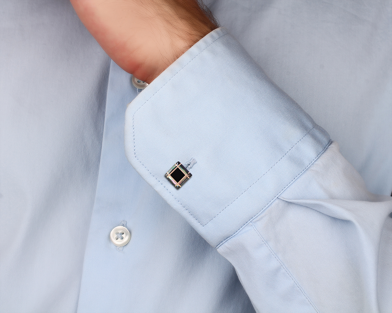 Оригинальные золотые запонки с ониксом Mercury