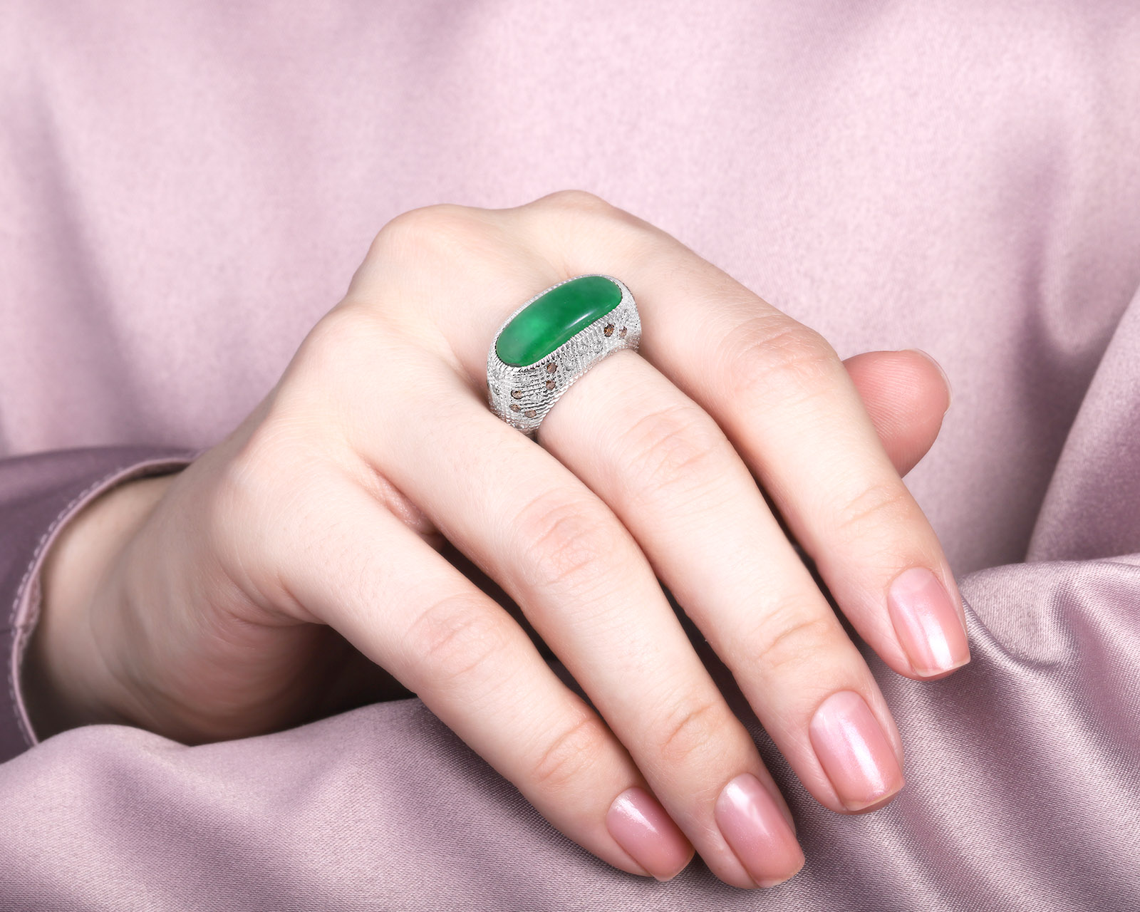 Золотое кольцо с халцедоном 4.22ct и бриллиантами 0.97ct