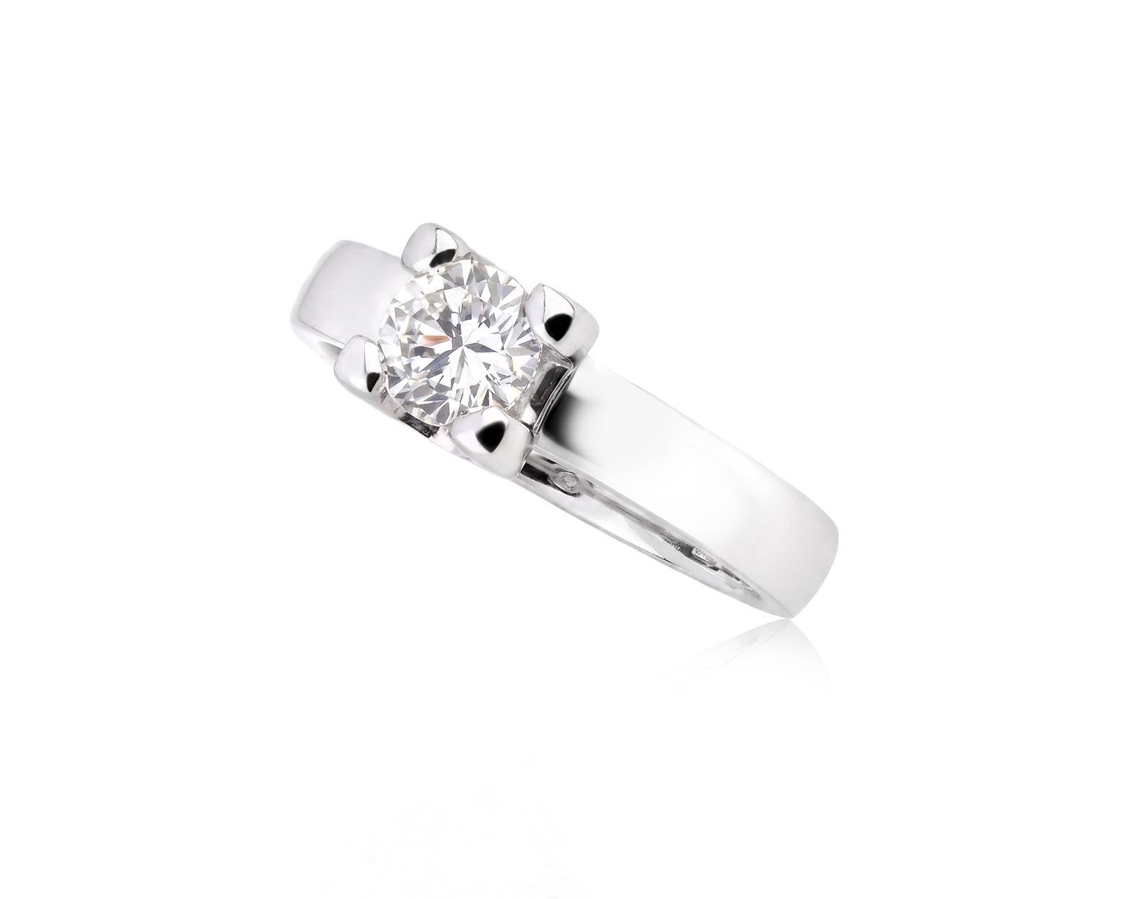 Золотое кольцо с бриллиантом 0.64ct