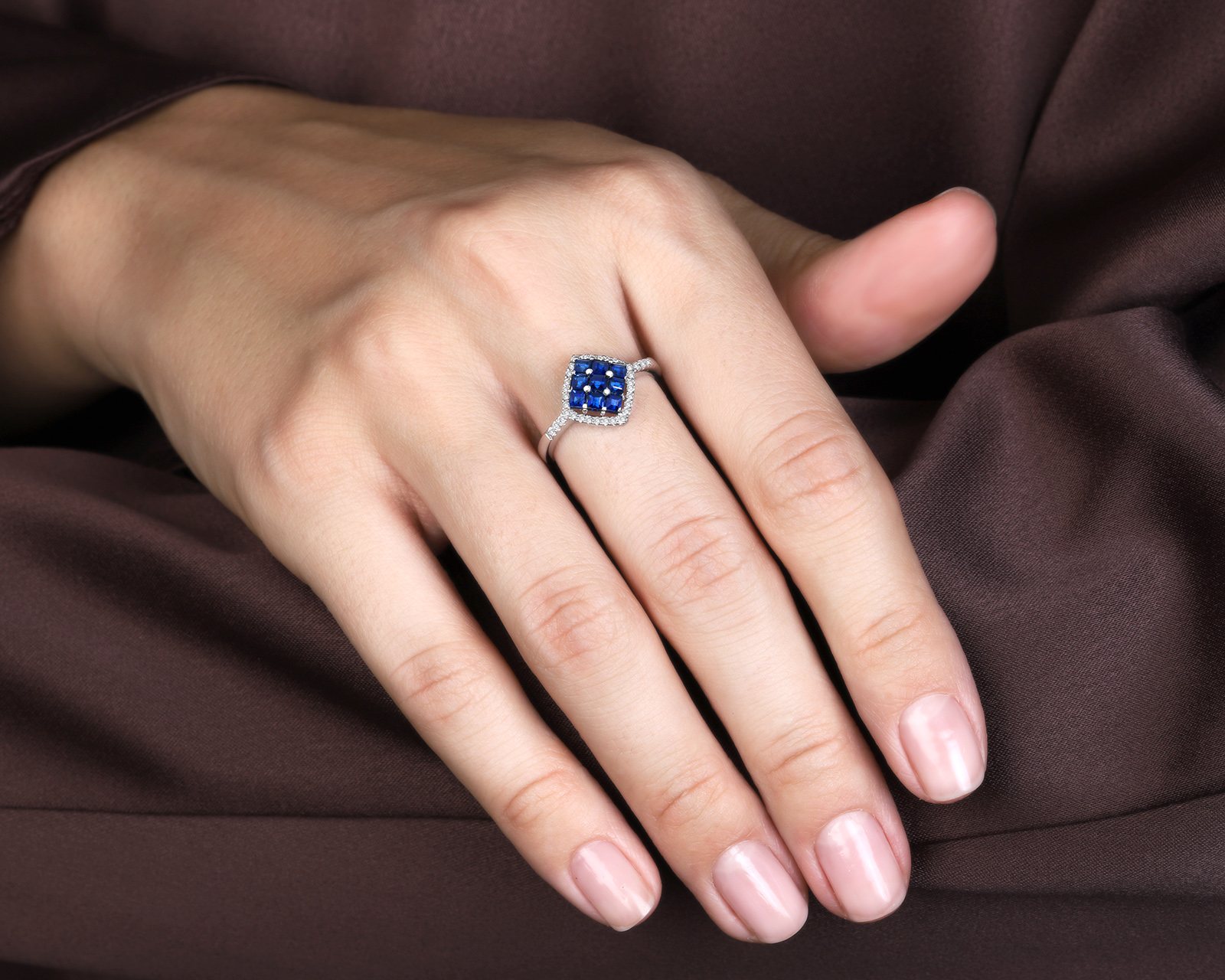 Золотое кольцо с сапфирами 0.72ct и бриллиантами 0.15ct