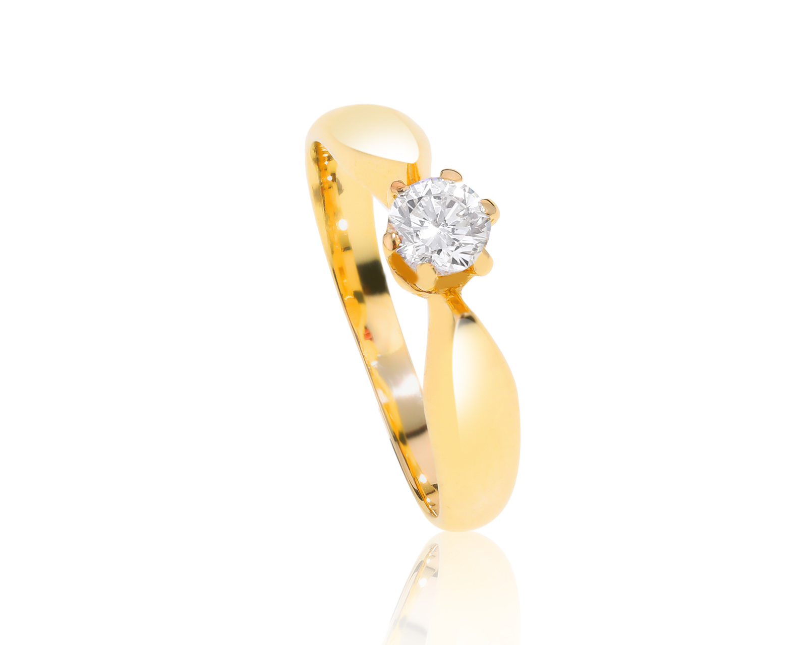 Нарядное золотое кольцо с бриллиантом 0.32ct