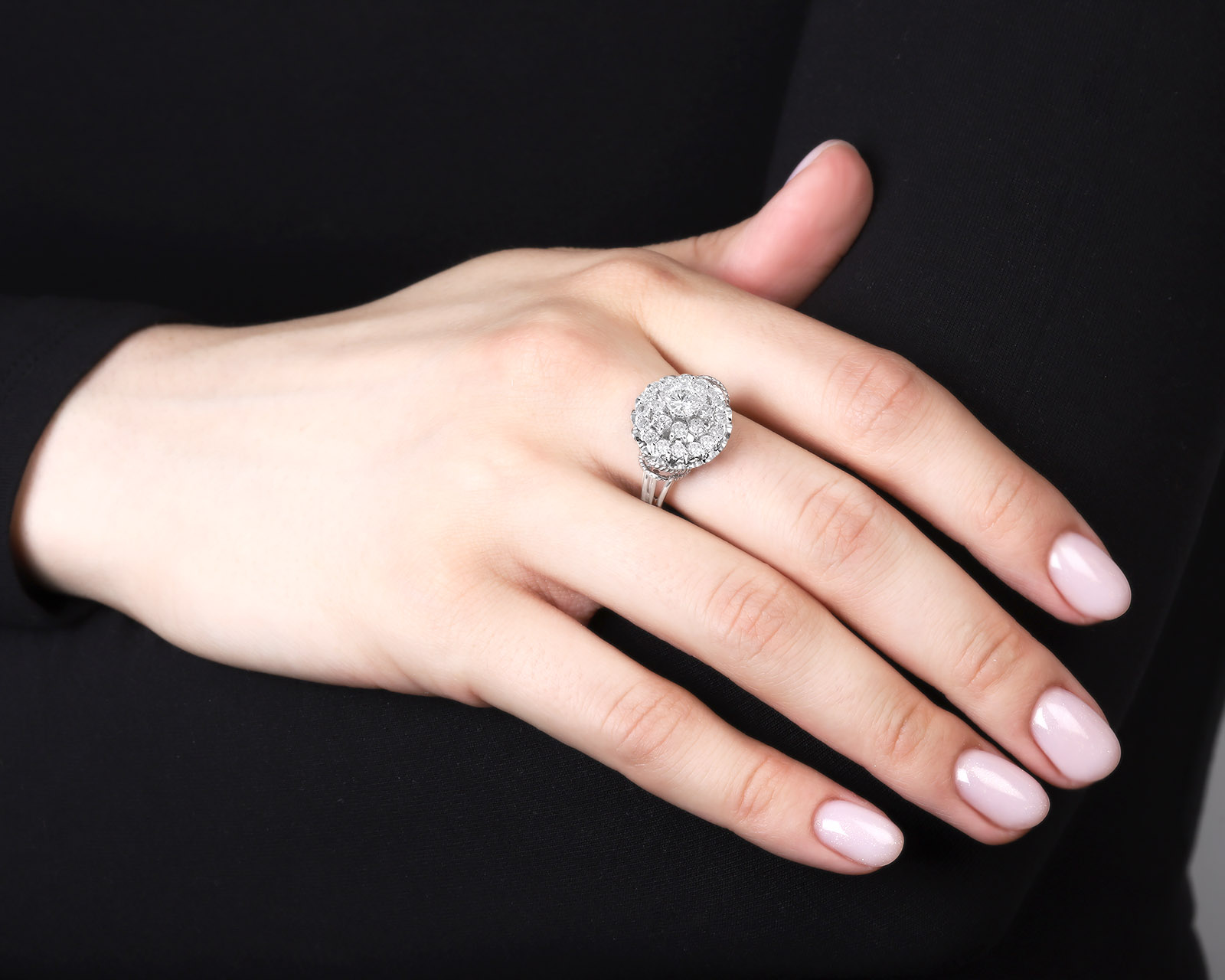 Прекрасное золотое кольцо с бриллиантами 1.68ct