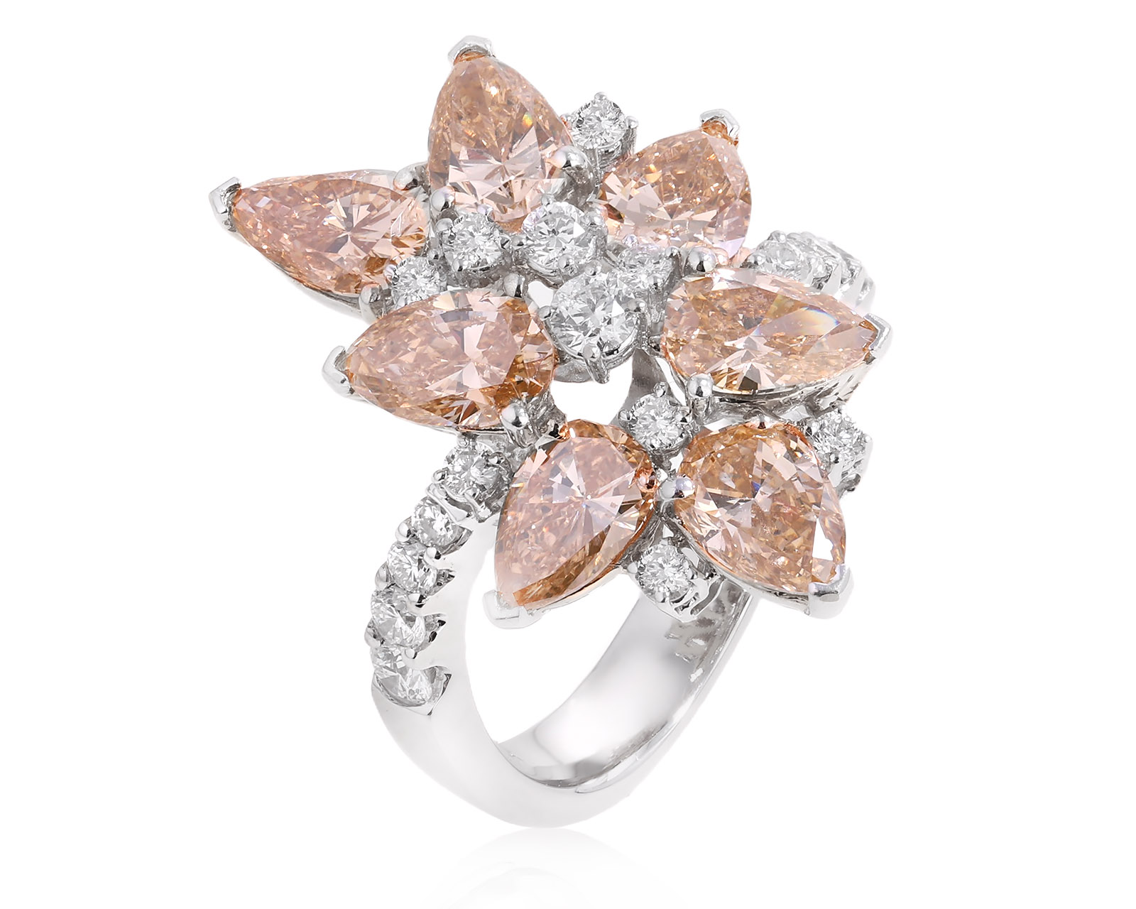 Золотое кольцо с бриллиантами 4.64ct