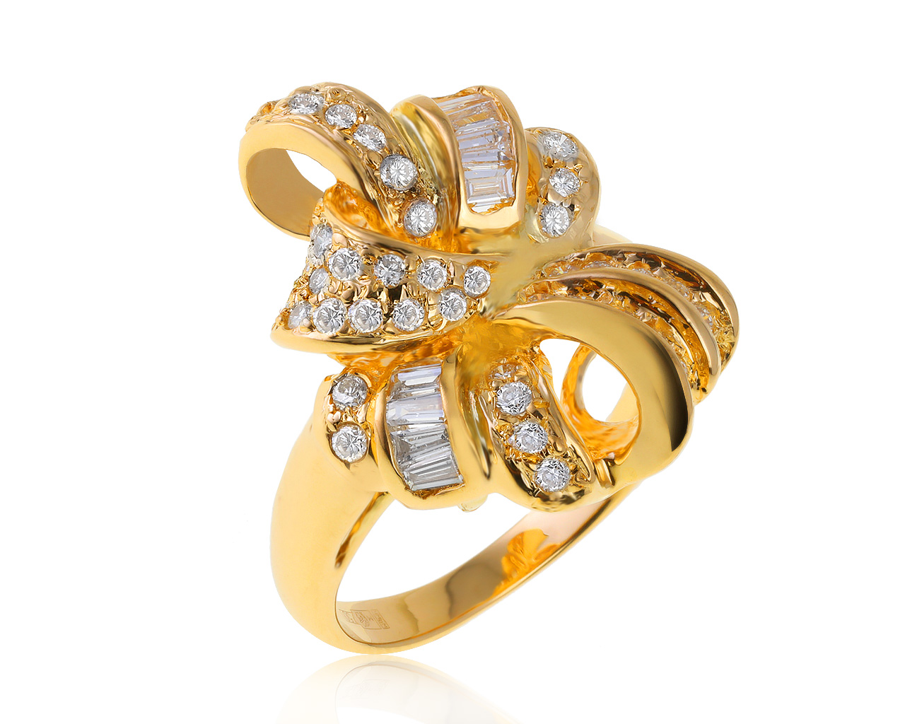 Красивое золотое кольцо с бриллиантами 0.79ct