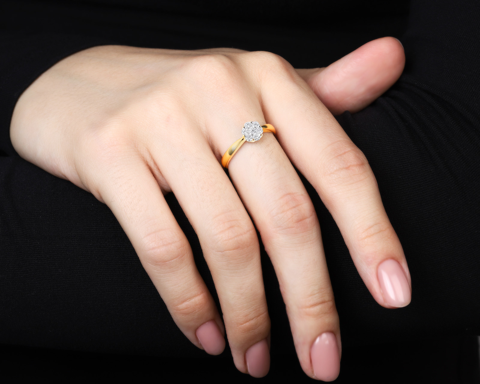 Красивое золотое кольцо с бриллиантами 0.30ct
