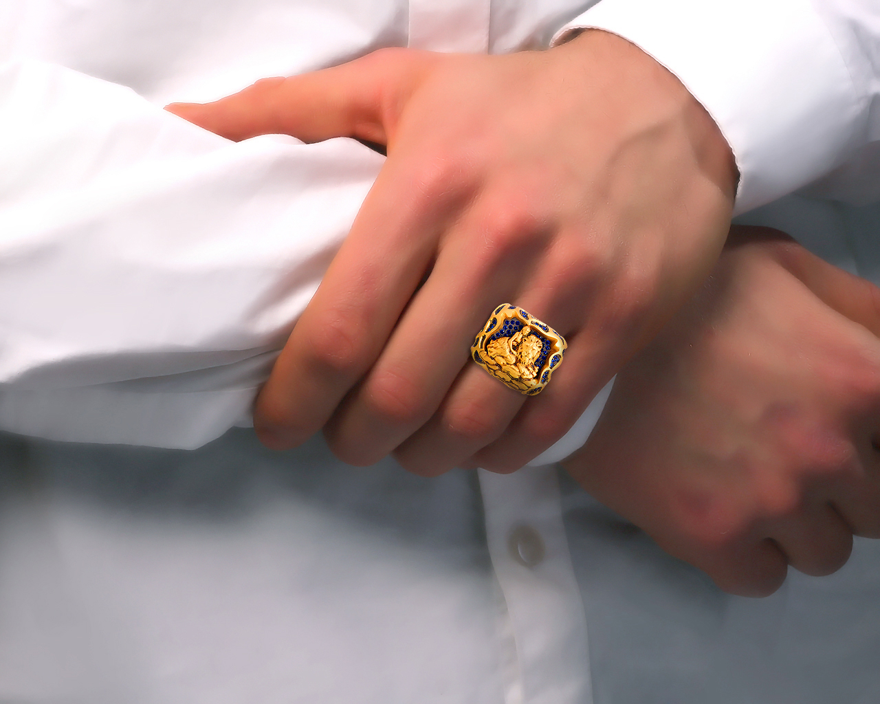 Солидное золотое кольцо с сапфирами 2.35ct