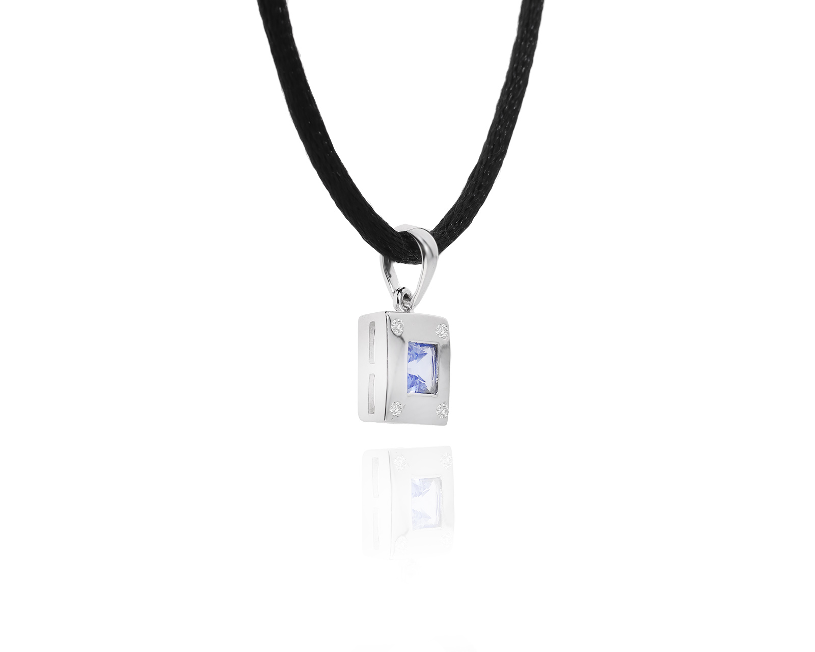 Золотой кулон с танзанитом 0.80ct