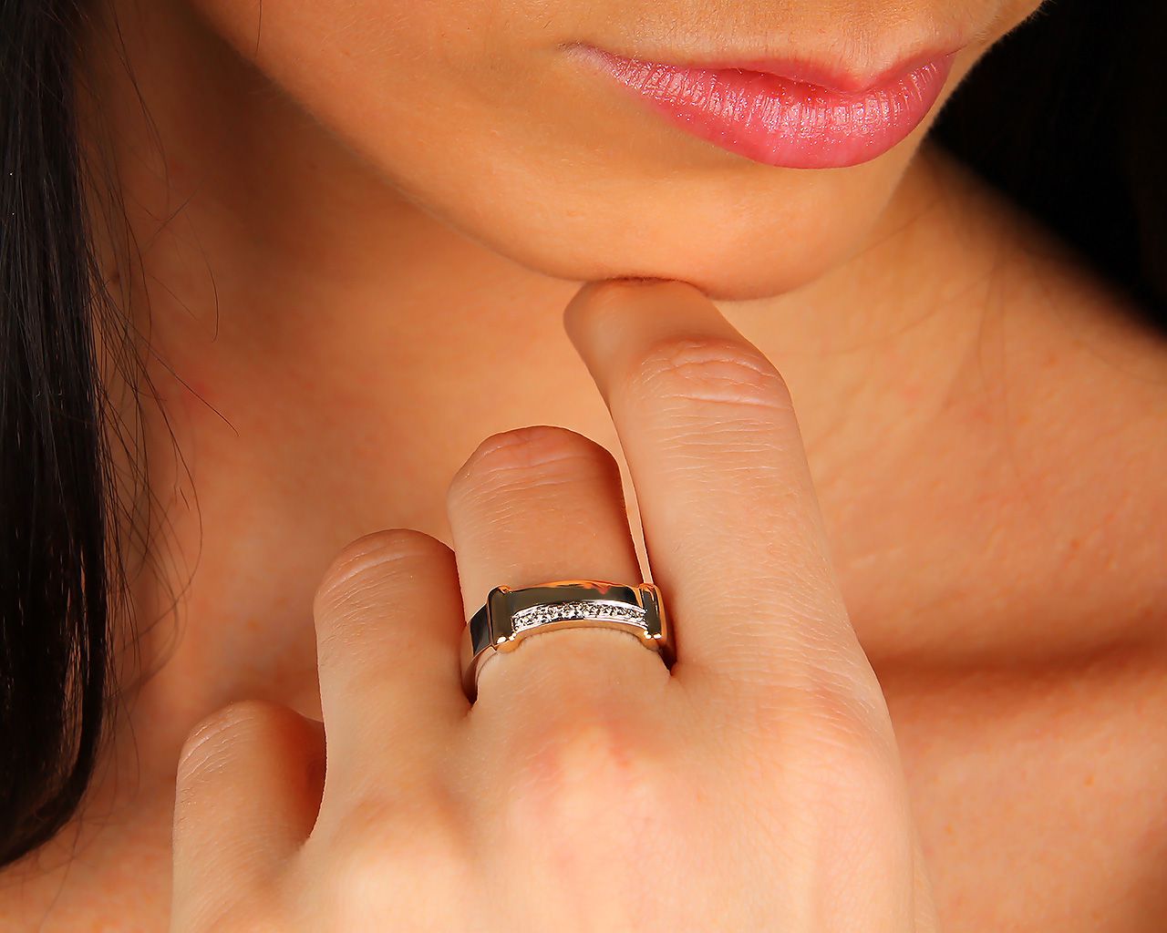 Стильное золотое кольцо-дорожка с бриллиантами 0.10ct