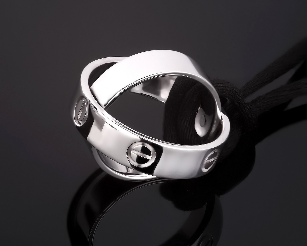 Золотая подвеска на шнурке Cartier Love 221217/3