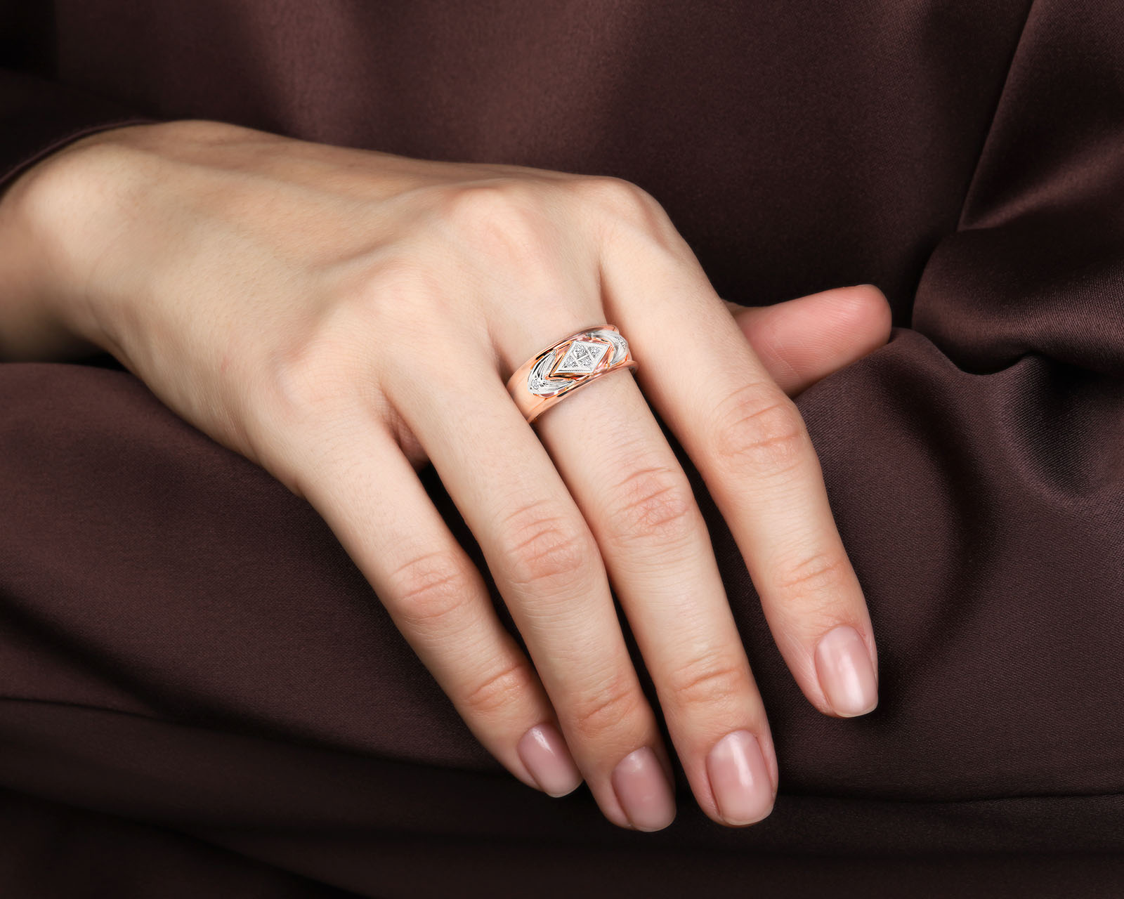 Золотое кольцо с бриллиантами 0.09ct