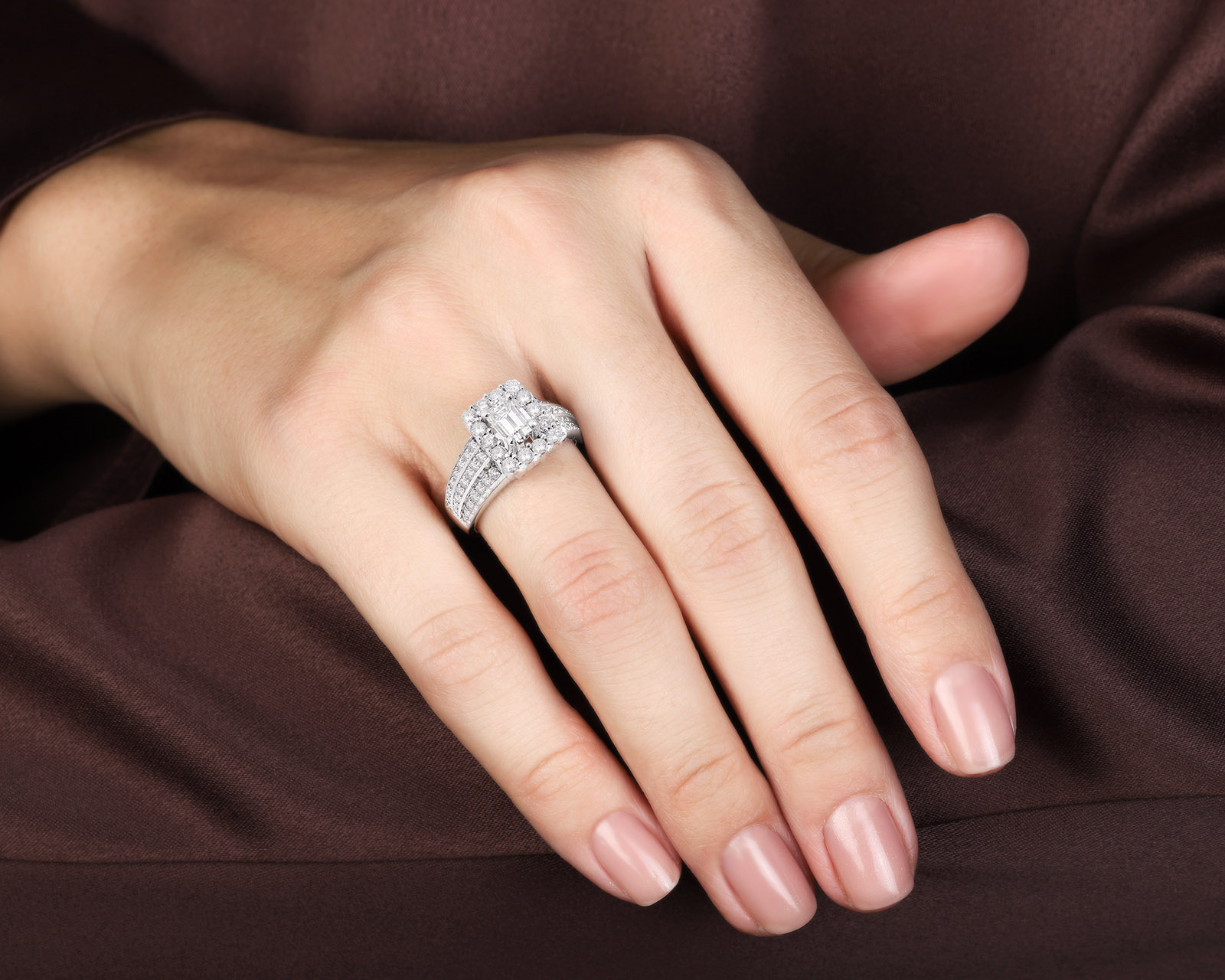Золотое кольцо с бриллиантами 1.90ct