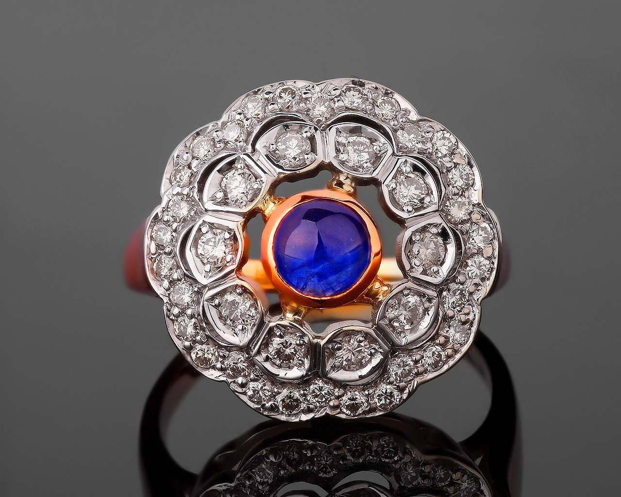 Модное золотое кольцо с сапфиром и бриллиантами 090917/13