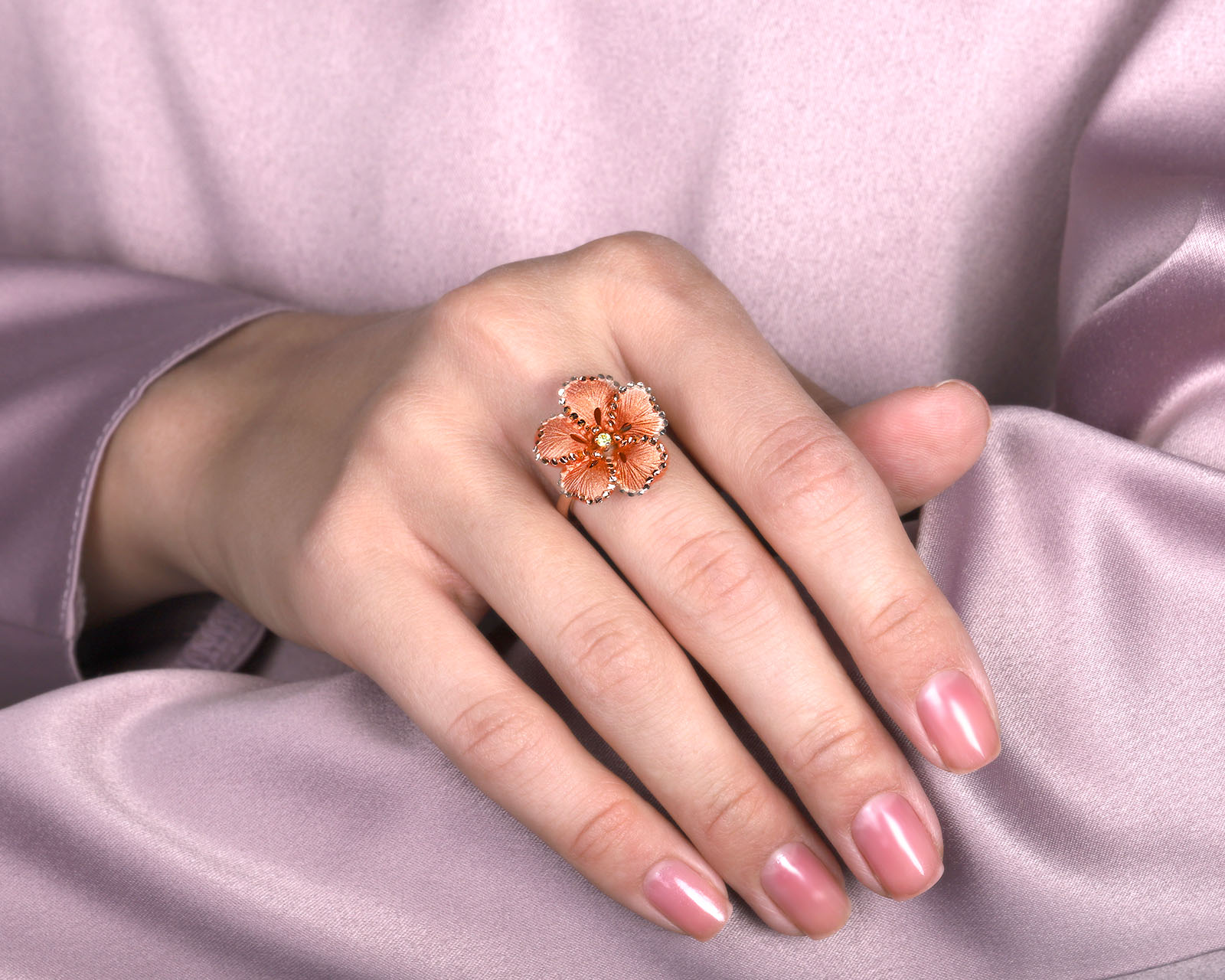 Оригинальное золотое кольцо с сапфиром 0.03ct Roberto Bravo Soul Dance