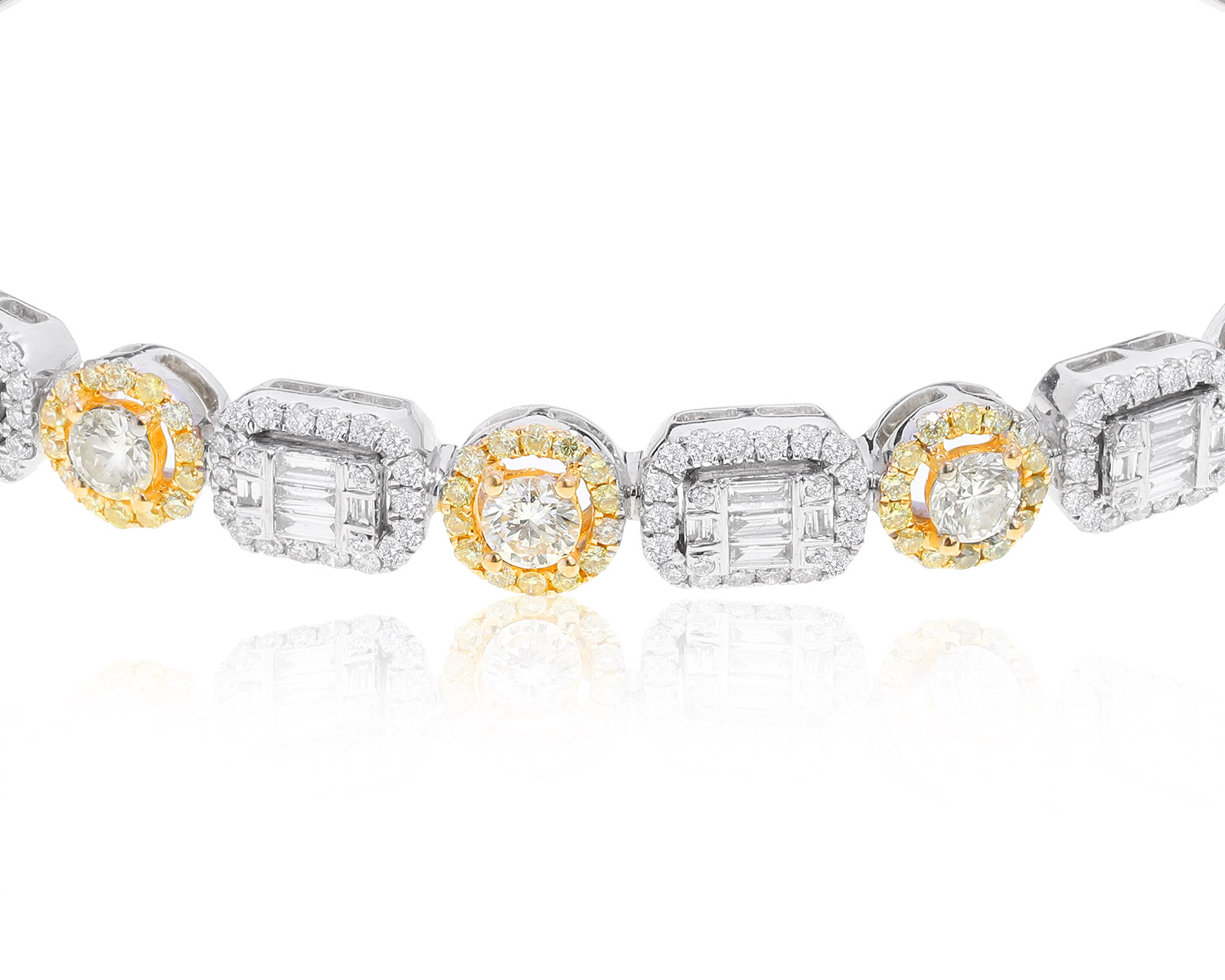 Восхитительный золотой браслет с бриллиантами 2.44ct