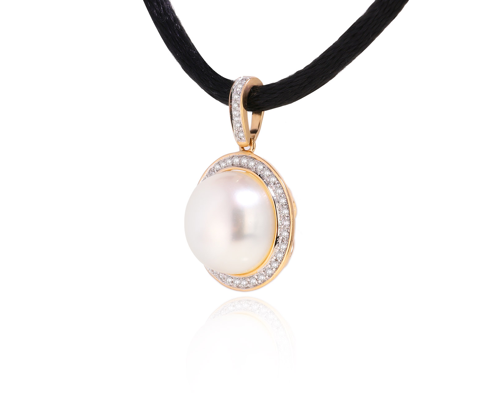 Золотой кулон с жемчугом 9.40 мм и бриллиантами 0.12ct