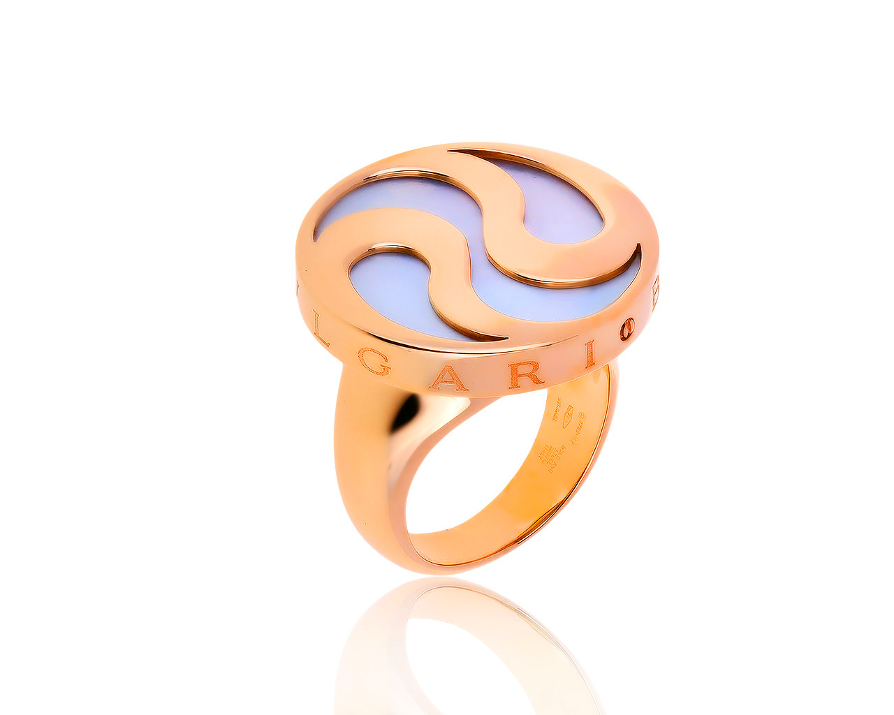 Оригинальное золотое кольцо с перламутром Bvlgari 004500/00