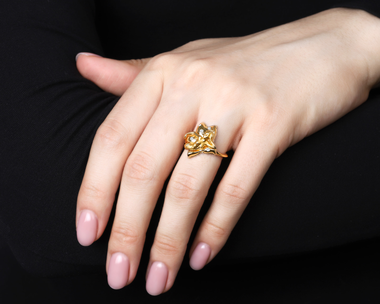 Оригинальное золотое кольцо с бриллиантами 0.05ct Carrera y Carrera