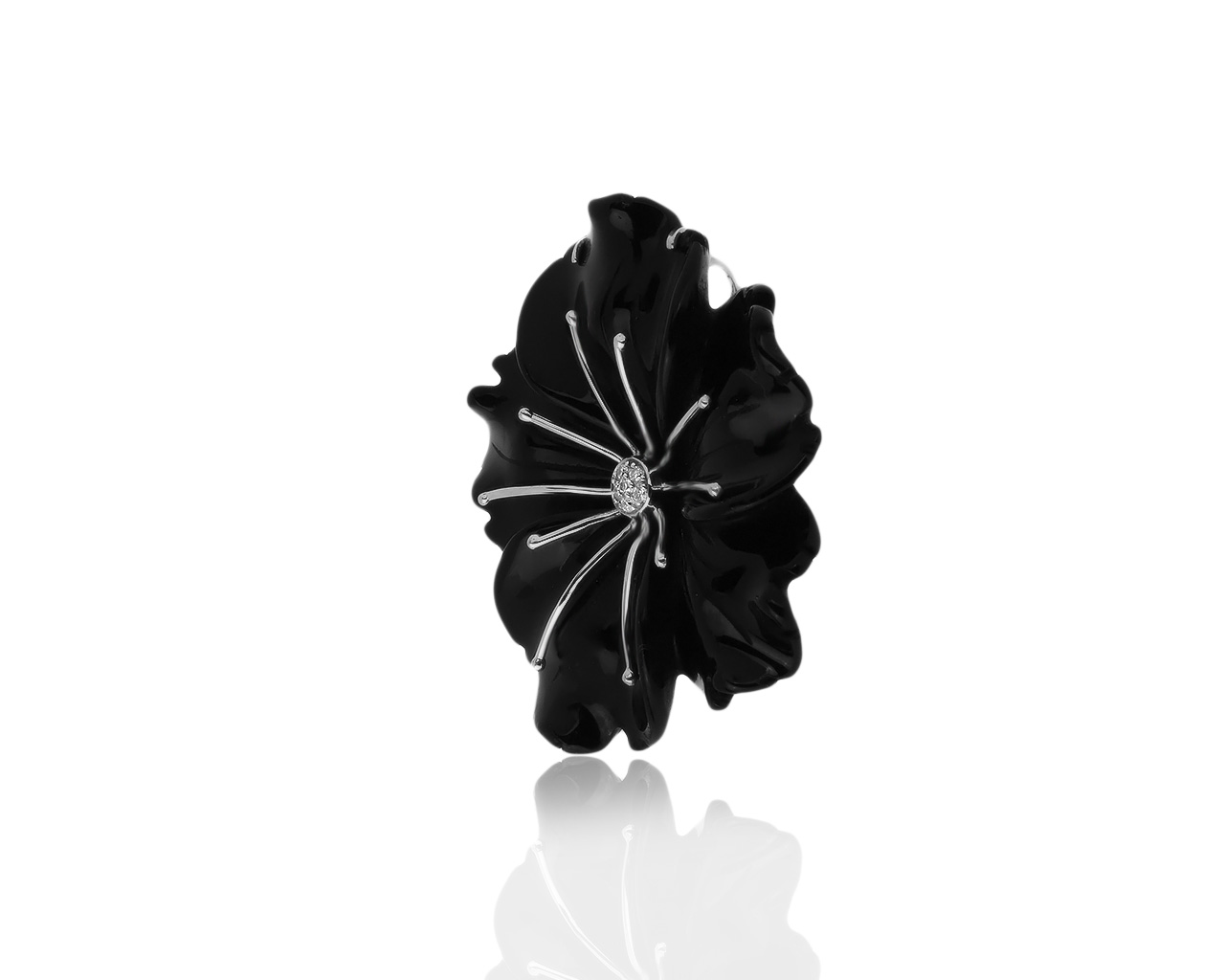 Завораживающий золотой кулон с резным ониксом