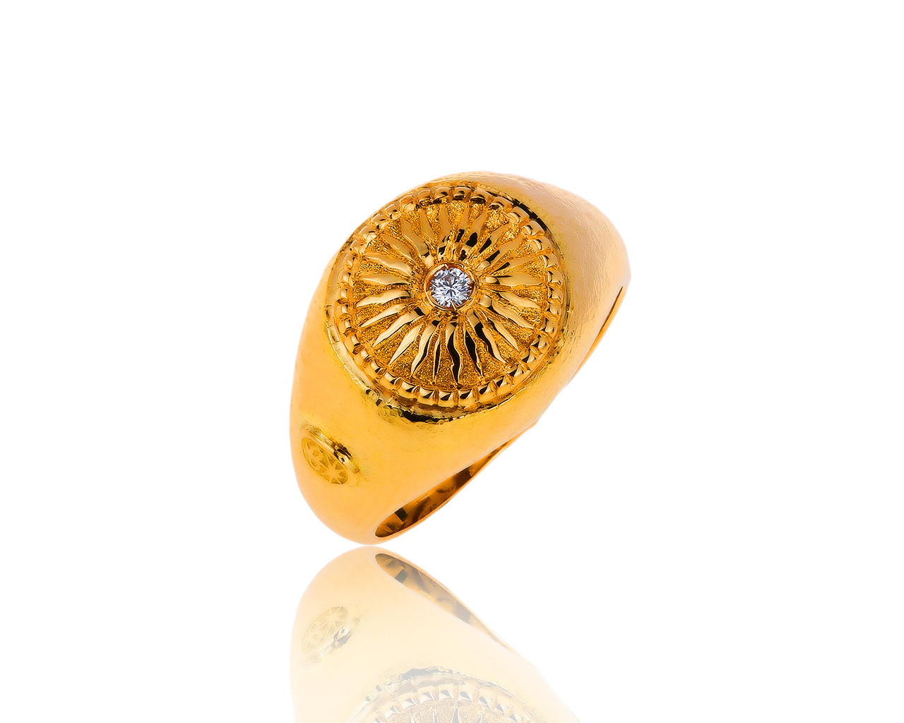 Оригинальное золотое кольцо с бриллиантом 0.03ct Torrini