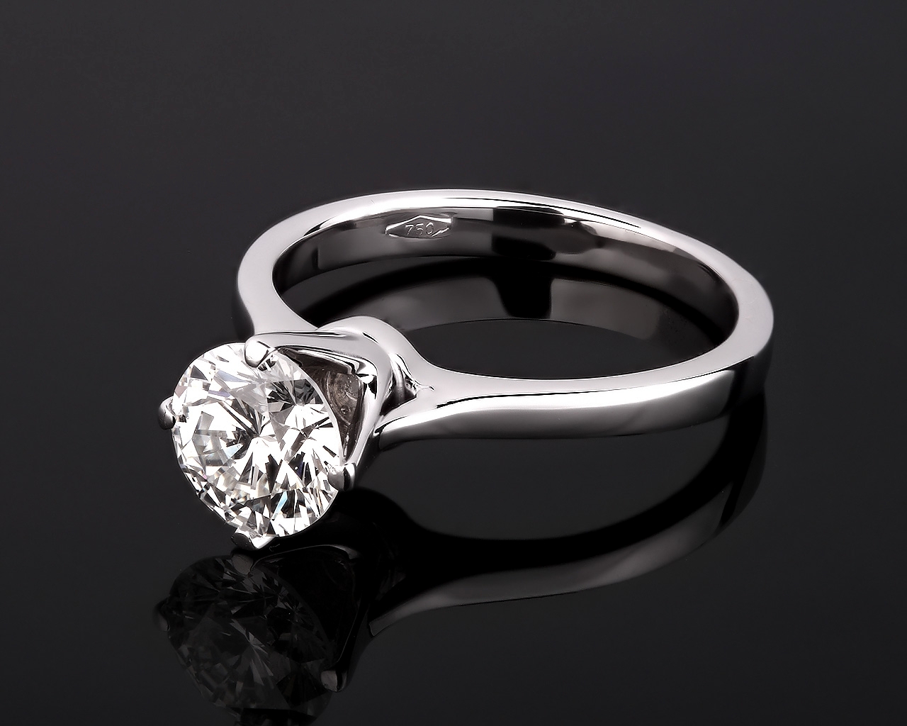 Помолвочное золотое кольцо с бриллиантом 1.09ct