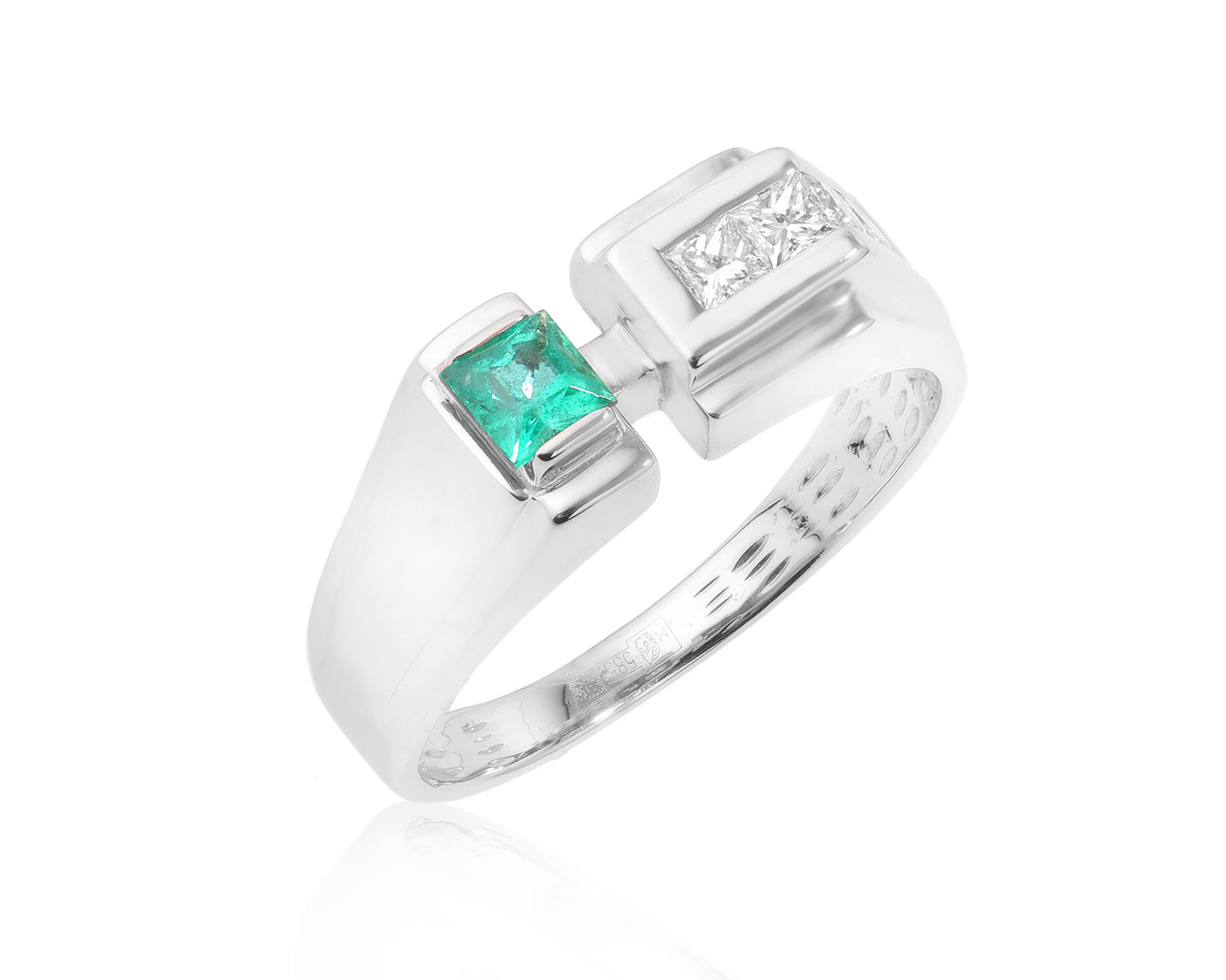 Золотое кольцо с изумрудом 0.24ct и бриллиантами 0.25ct 231124/3