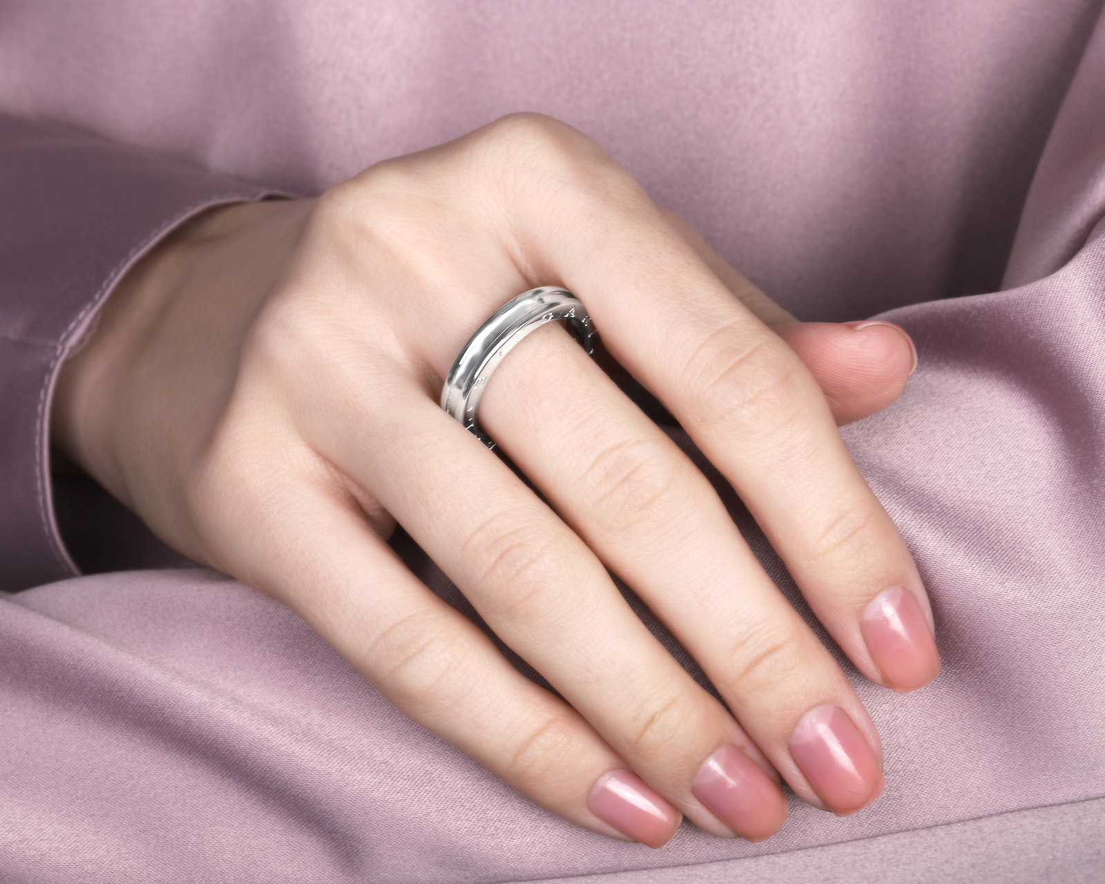 Оригинальное золотое кольцо Bvlgari B.Zero1